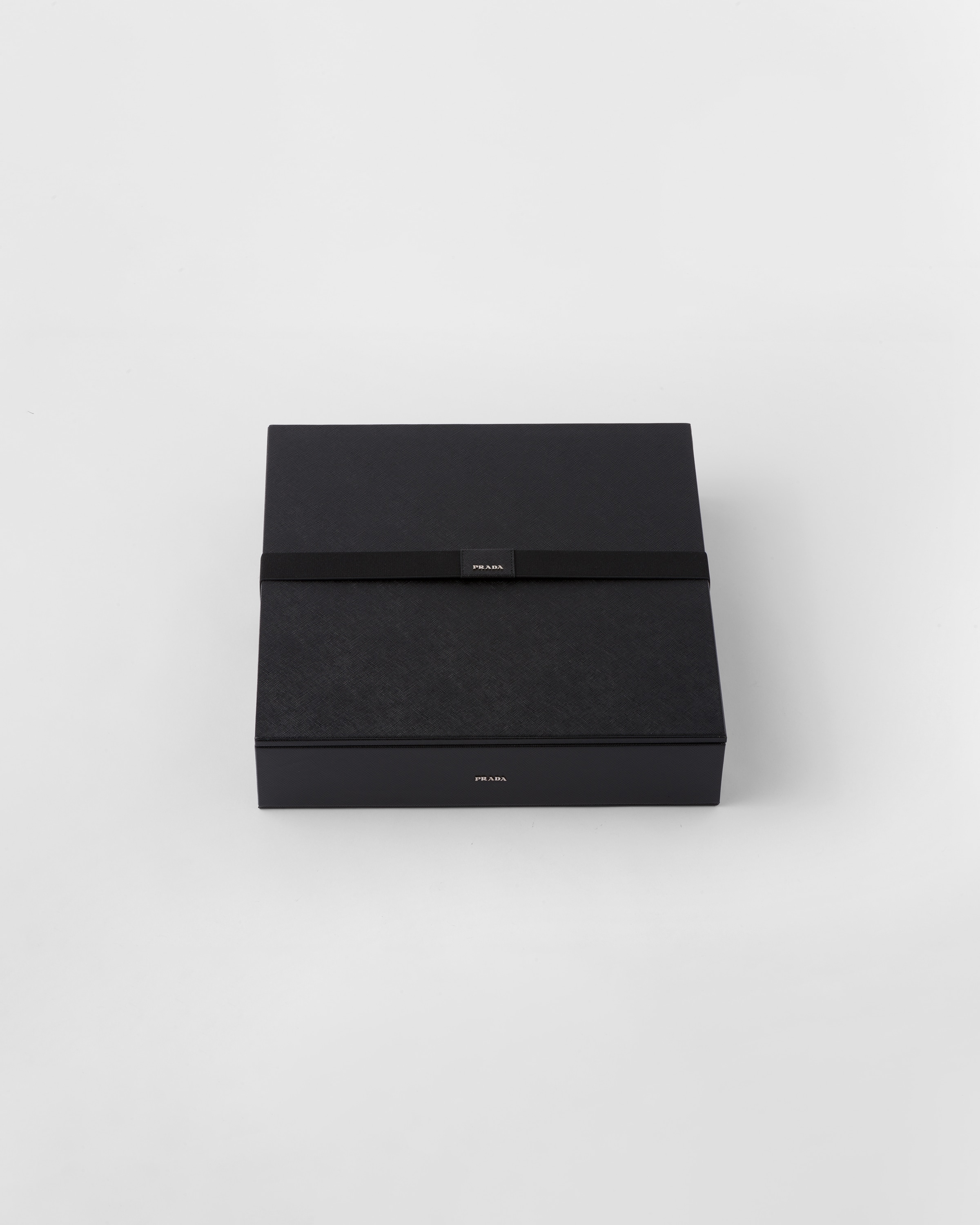 PRADA - 新品同様 プラダ チェスセット サフィアーノレザー ブラック 黒 0651 【中古】 PRADA 楽天市場】新品同様 プラダ チェスセット サフィアーノレザー