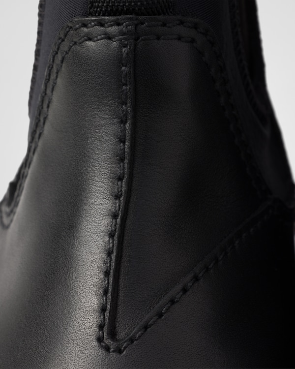 Chelsea Boots aus Leder und Stretch-Stoff Chelsea Boots aus Leder und Stretch-Stoff