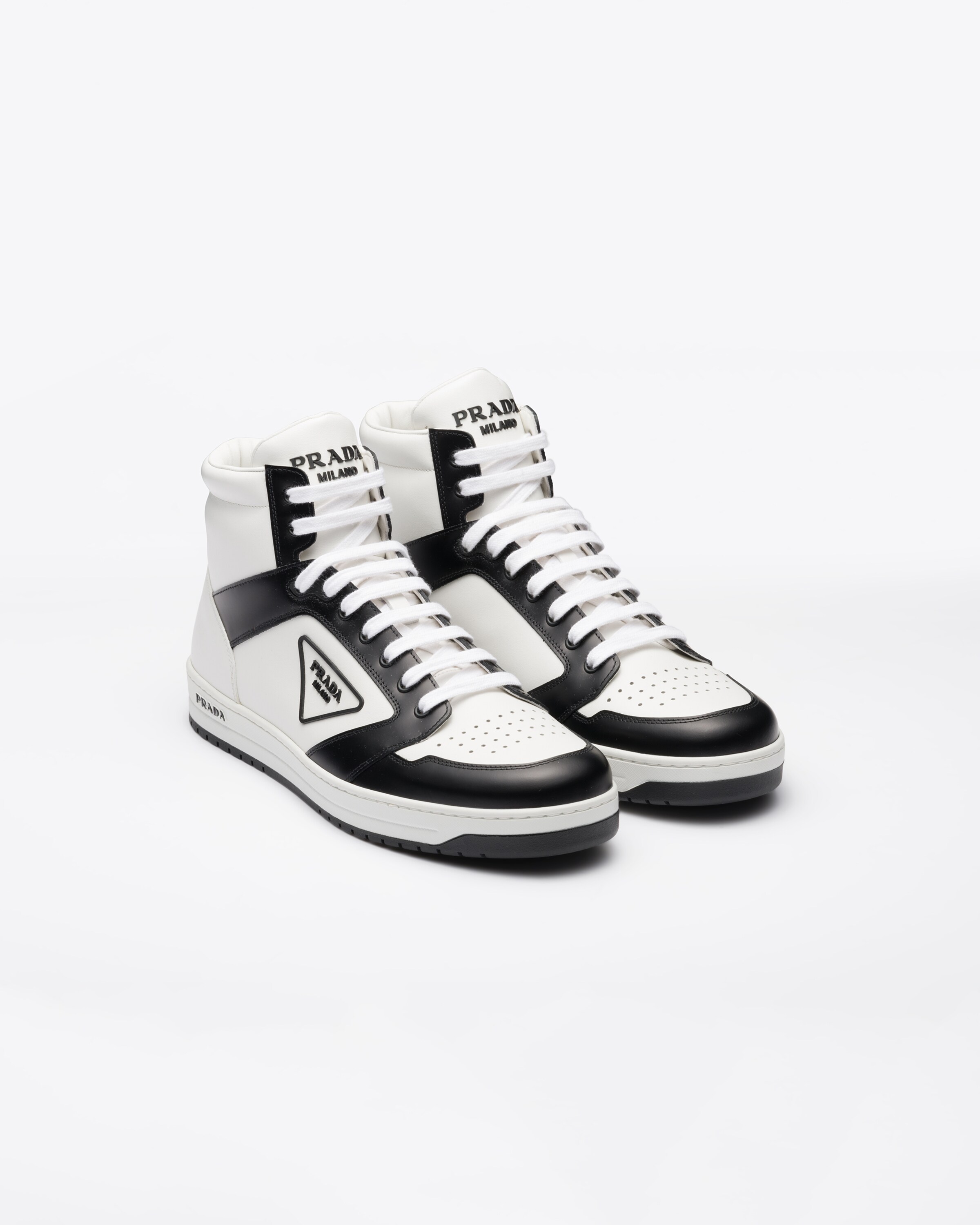 Total 76+ imagen black white prada sneakers