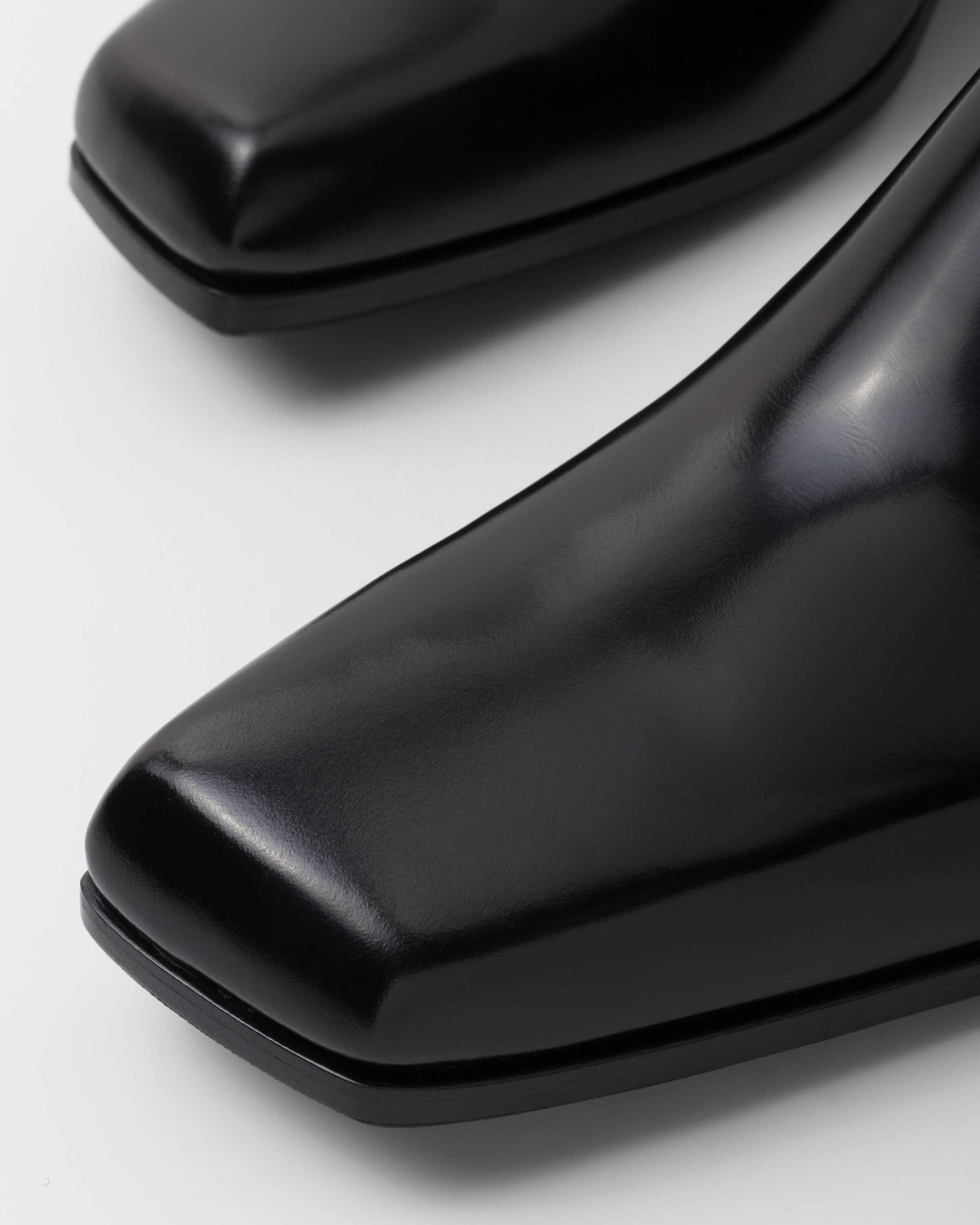 Prada Chelsea Boots aus gebürstetem Leder 6