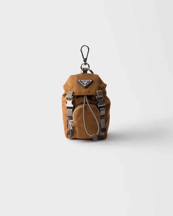 ミニアイコン Re-Nylon x レザー キーチェーン チャーム - ブランデー ミニアイコン Re-Nylon x レザー キーチェーン チャーム - ブランデー