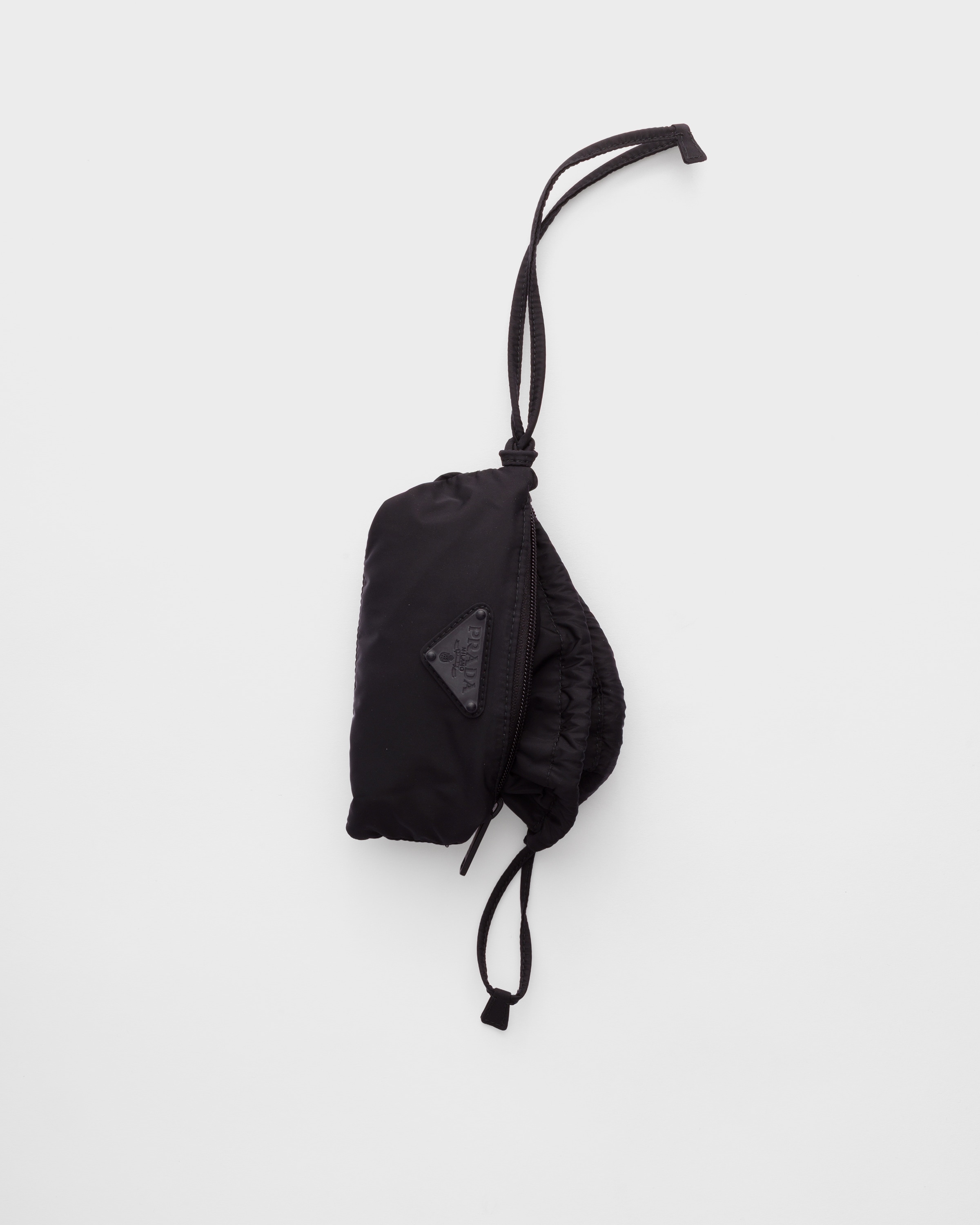 ブラック Re-nylon ポーチ | PRADA - 日本