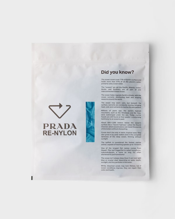 Pochette pliable en Re-Nylon - BLEU CLAIR Pochette pliable en Re-Nylon - BLEU CLAIR