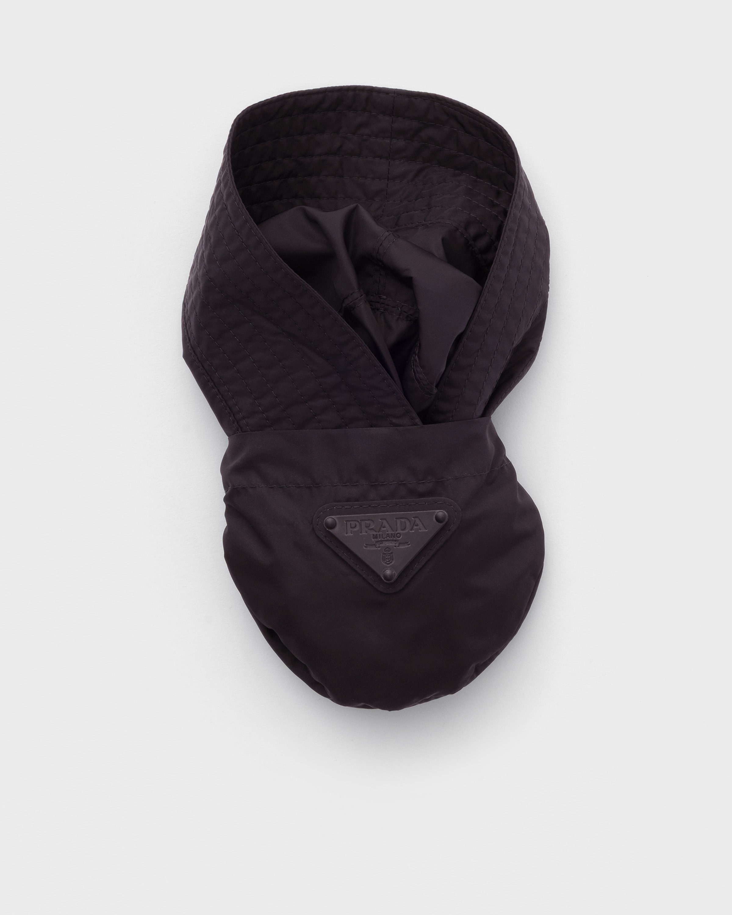 ブラック パッカブル Re-Nylon バケットハット | PRADA - 日本