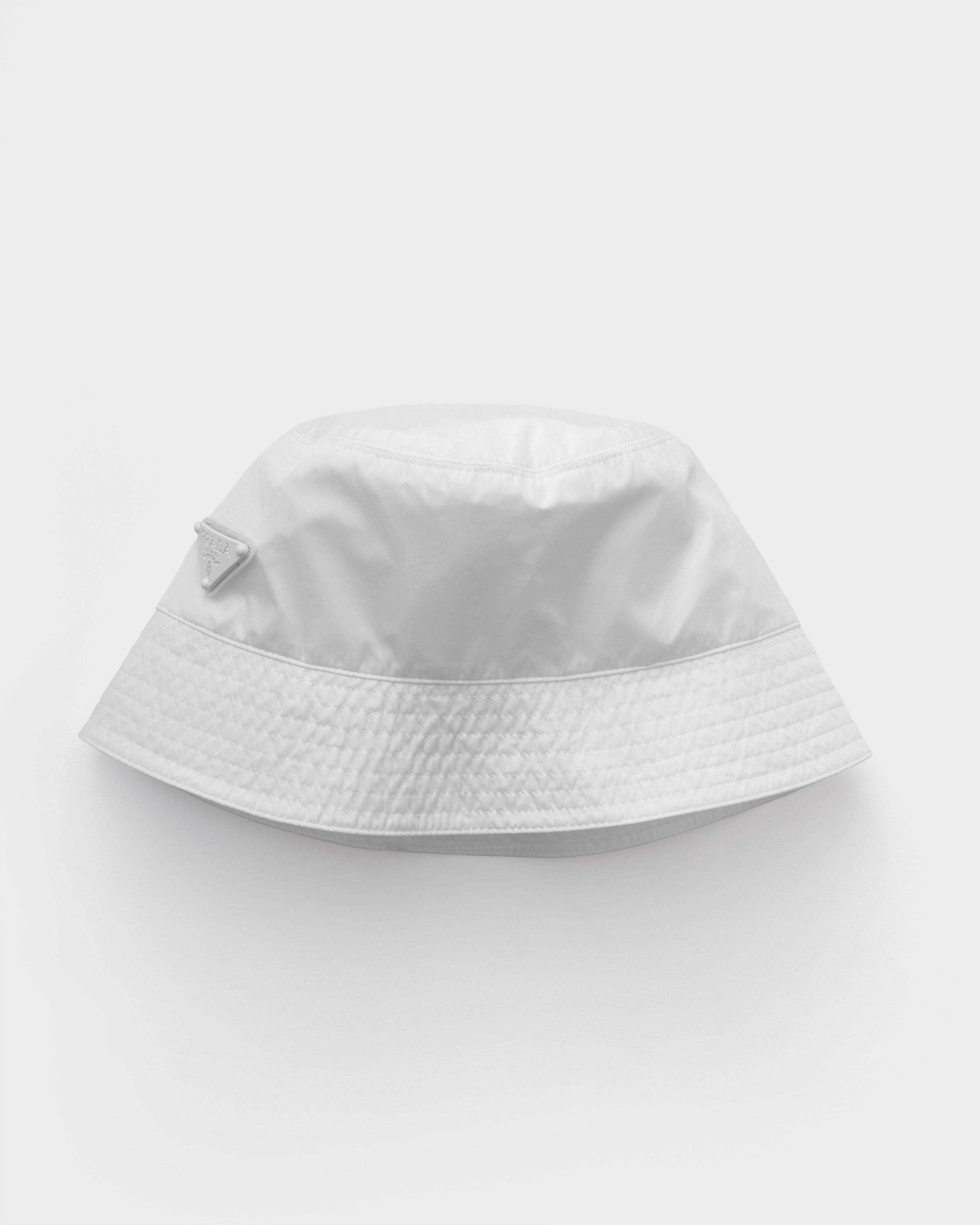 プラダ　バケットハット　ホワイト ホワイト パッカブル Re-nylon バケットハット | PRADA - 日本