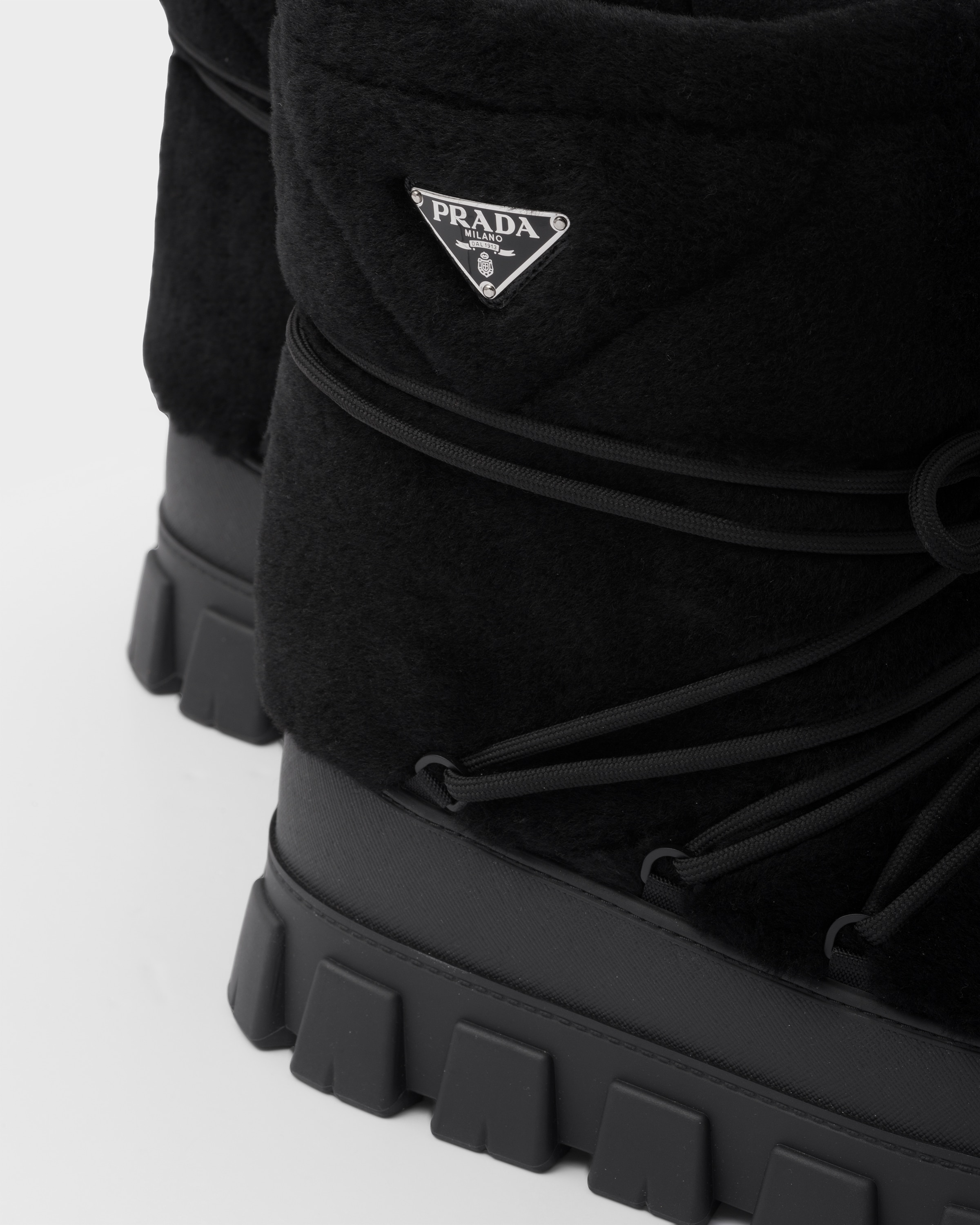 【日本入手困難】プラダ Shearling apres ski booties ブーツ Black Leather booties | PRADA