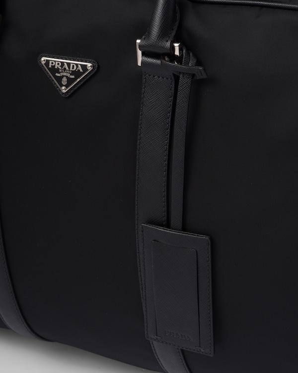 Bolsa de lona en piel Saffiano y Re-Nylon Bolsa de lona en piel Saffiano y Re-Nylon