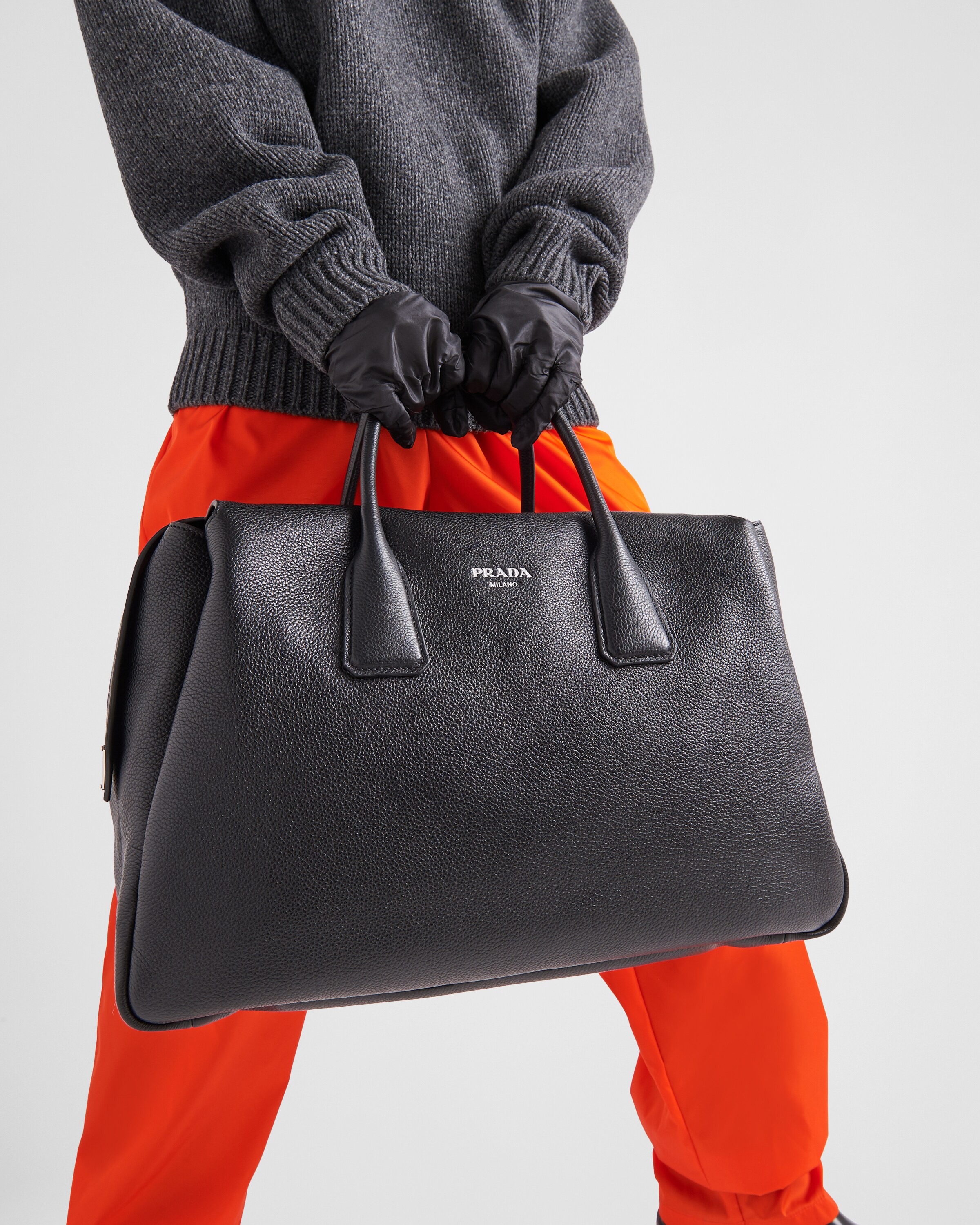 Leather travel bag