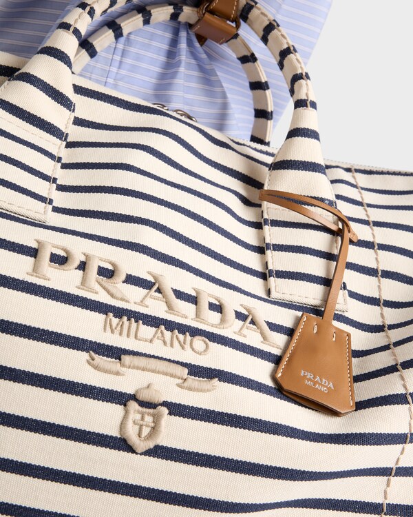 Weekender aus gestreiftem Canvas Weekender aus gestreiftem Canvas