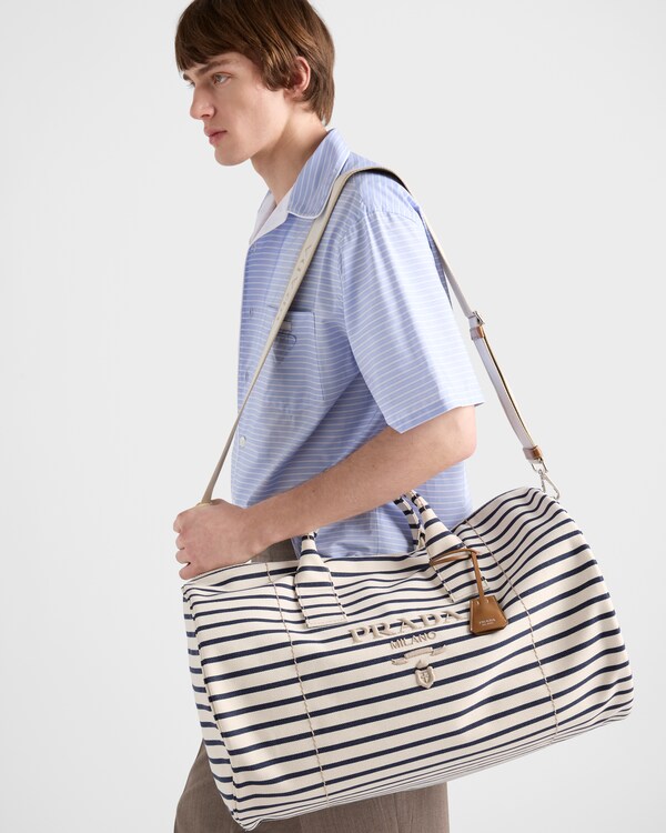 Weekender aus gestreiftem Canvas Weekender aus gestreiftem Canvas