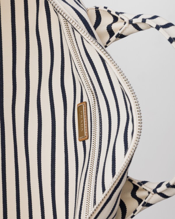 Weekender aus gestreiftem Canvas Weekender aus gestreiftem Canvas