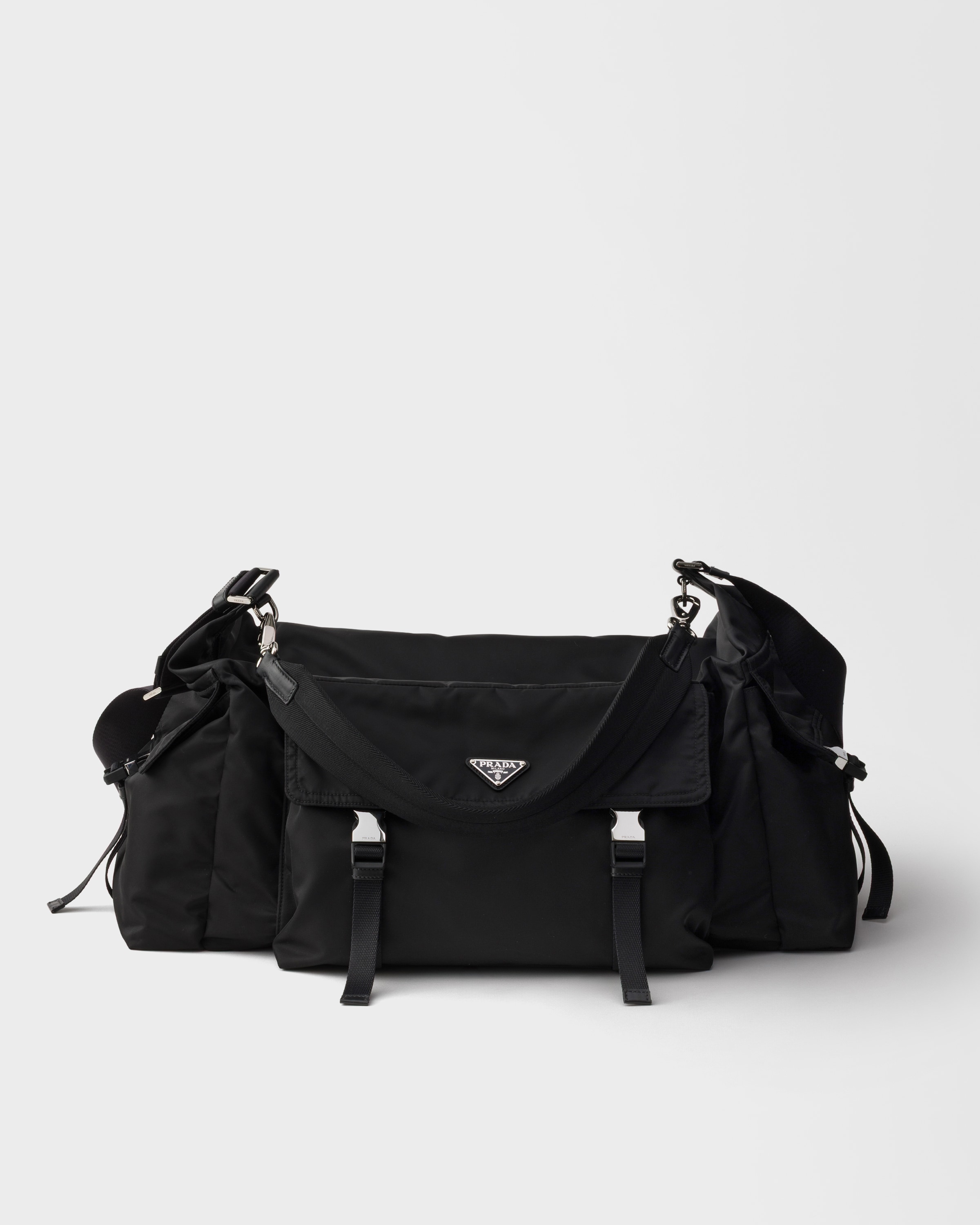 ブラック プラダ エクスプローラ Re-nylon レザー ダッフルバッグ
