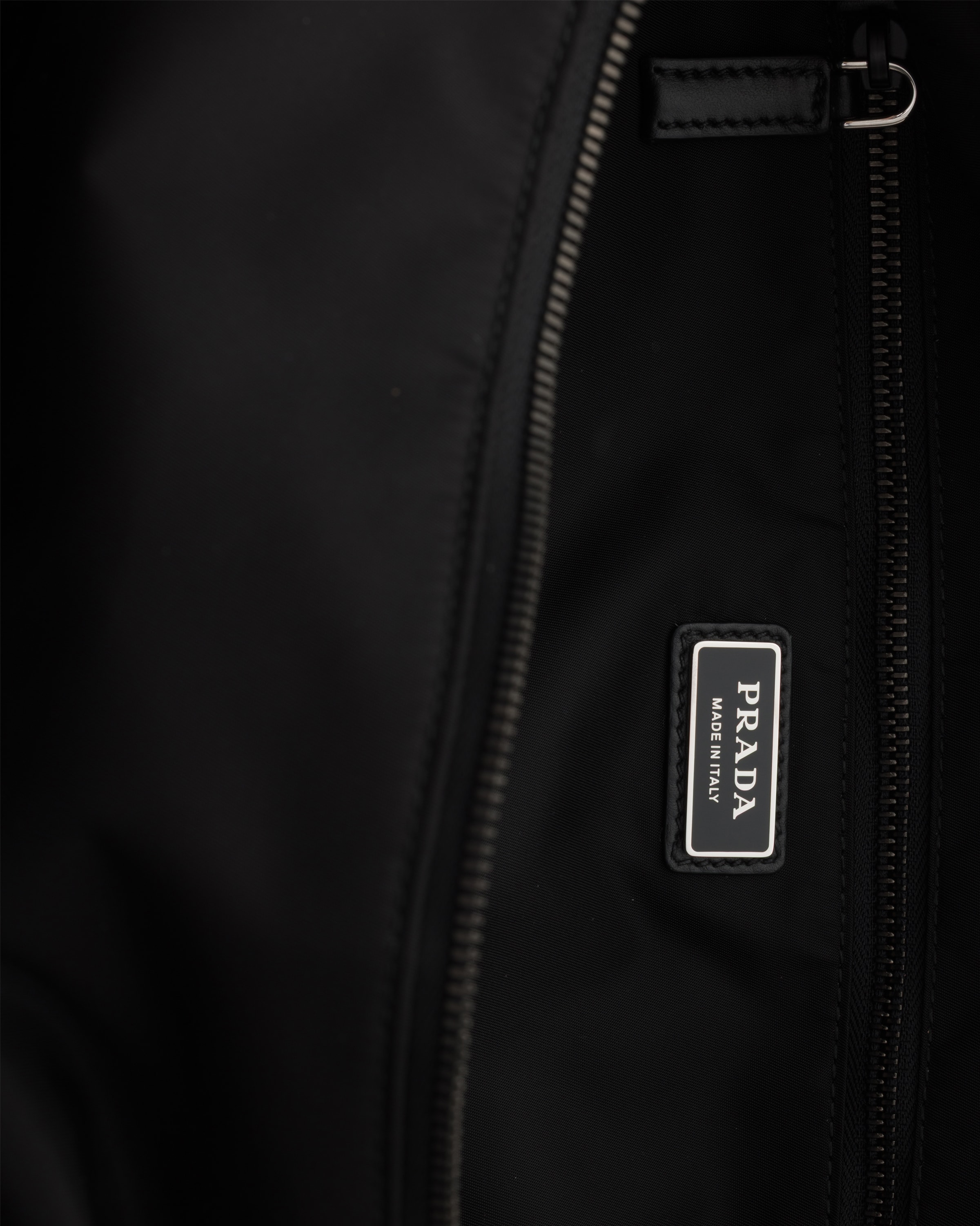 ブラック プラダ エクスプローラ Re-nylon レザー ダッフルバッグ