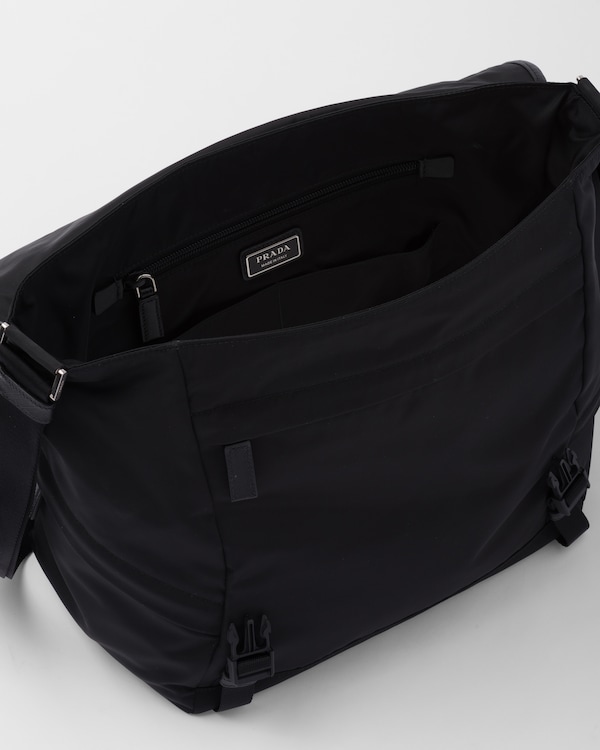 Sac porté épaule en Re-Nylon et cuir Saffiano Sac porté épaule en Re-Nylon et cuir Saffiano