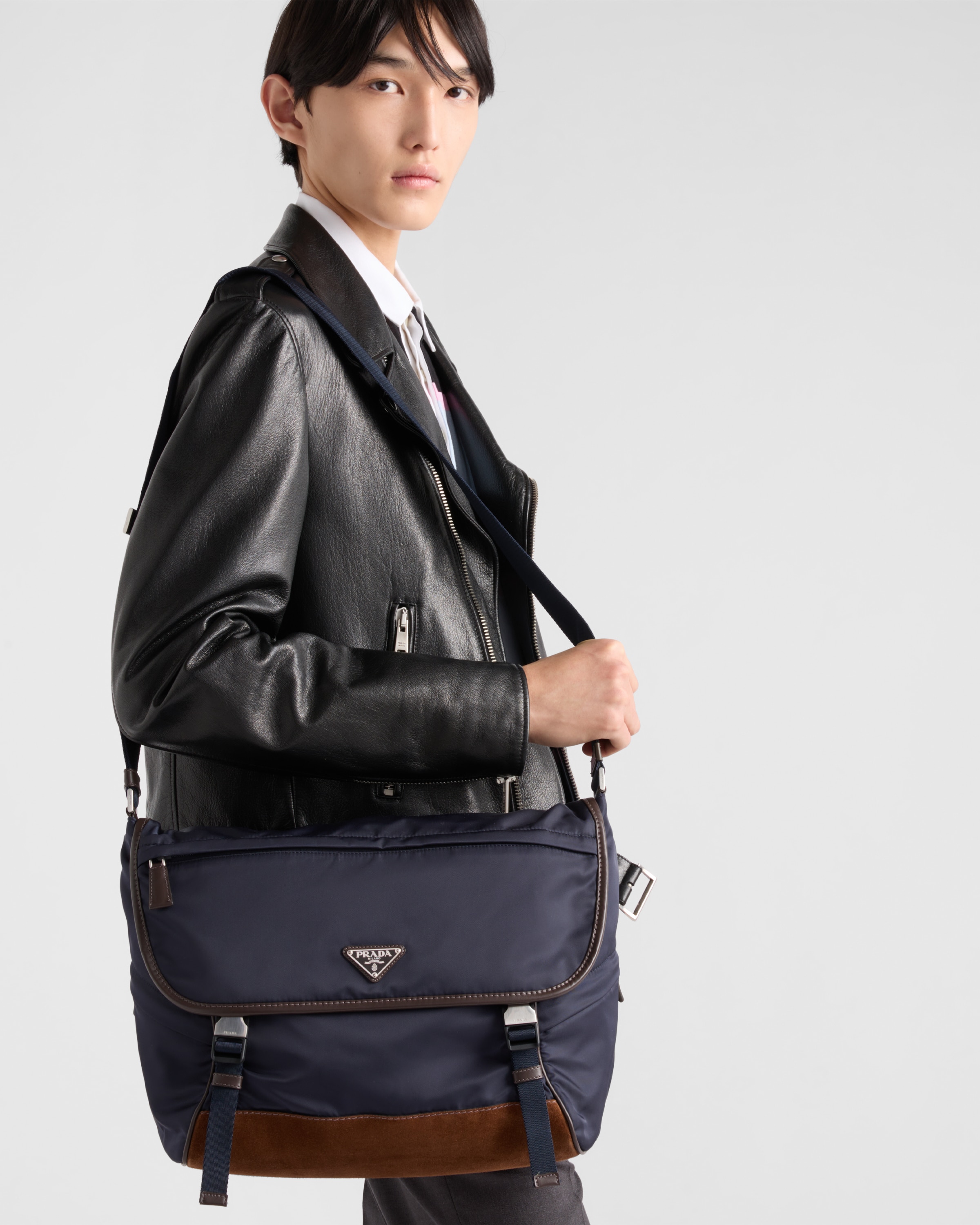 ネイビー/ダークブラウン ラージRe-nylonレザーショルダーバッグ | PRADA