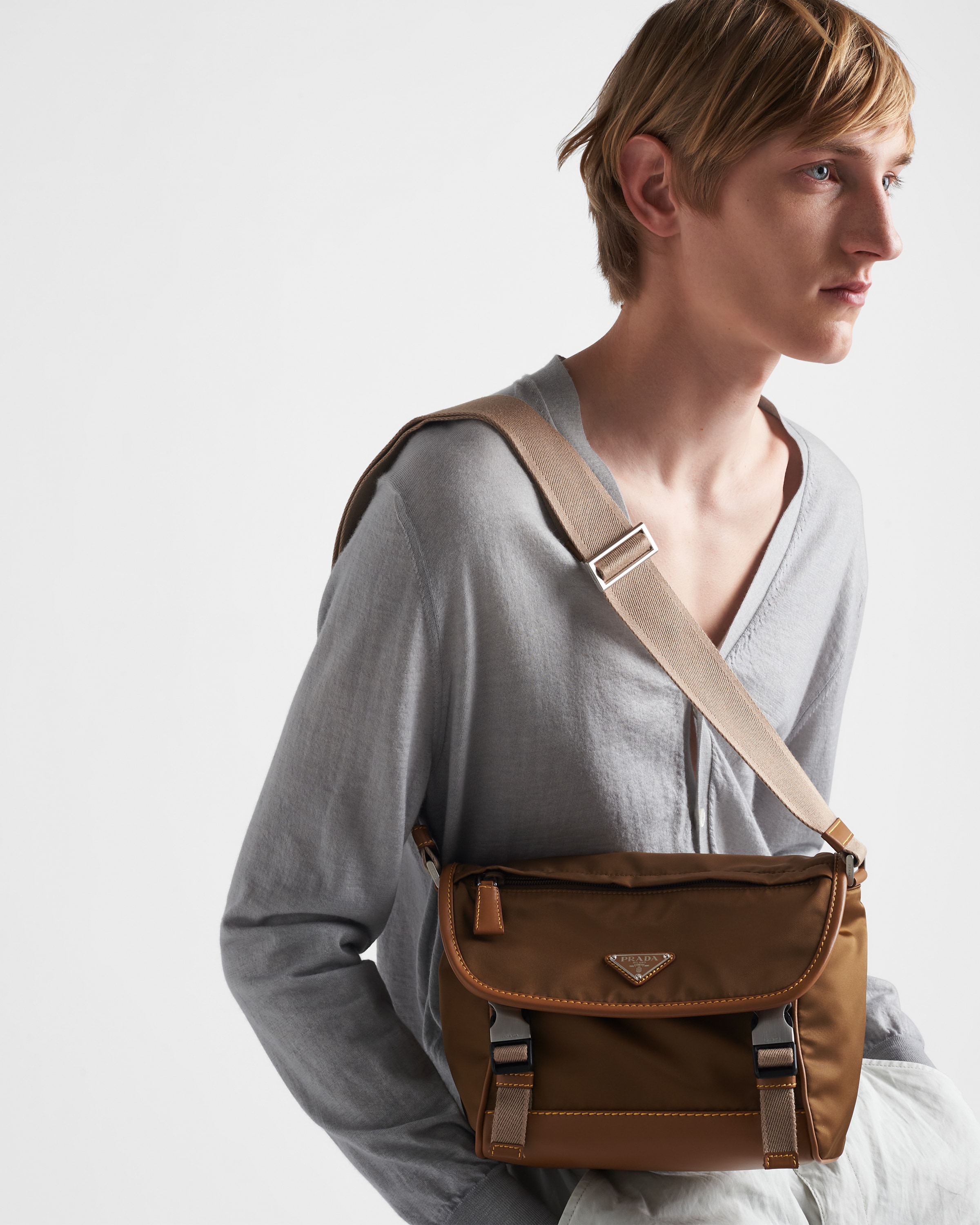 ブラウン Re-nylon Xレザー ショルダーバッグ | PRADA