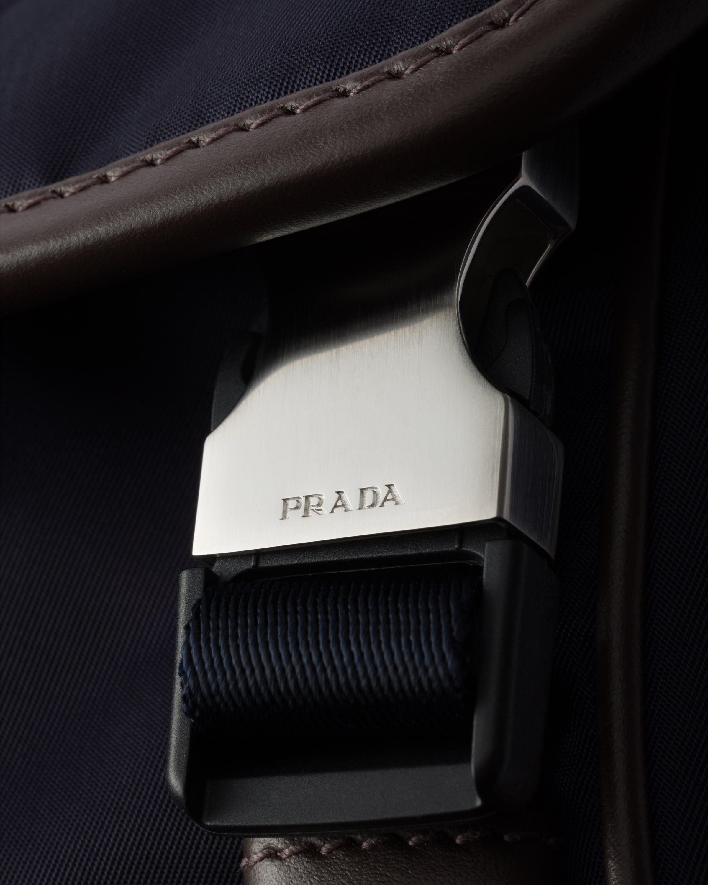 ショルダーバッグ PRADA 2VD066_384_F0C1B RE-NYLON AND LEATHER SHOULDER BAG Blue/Coffee Medium Re-Nylon and leather shoulder bag | PRADA