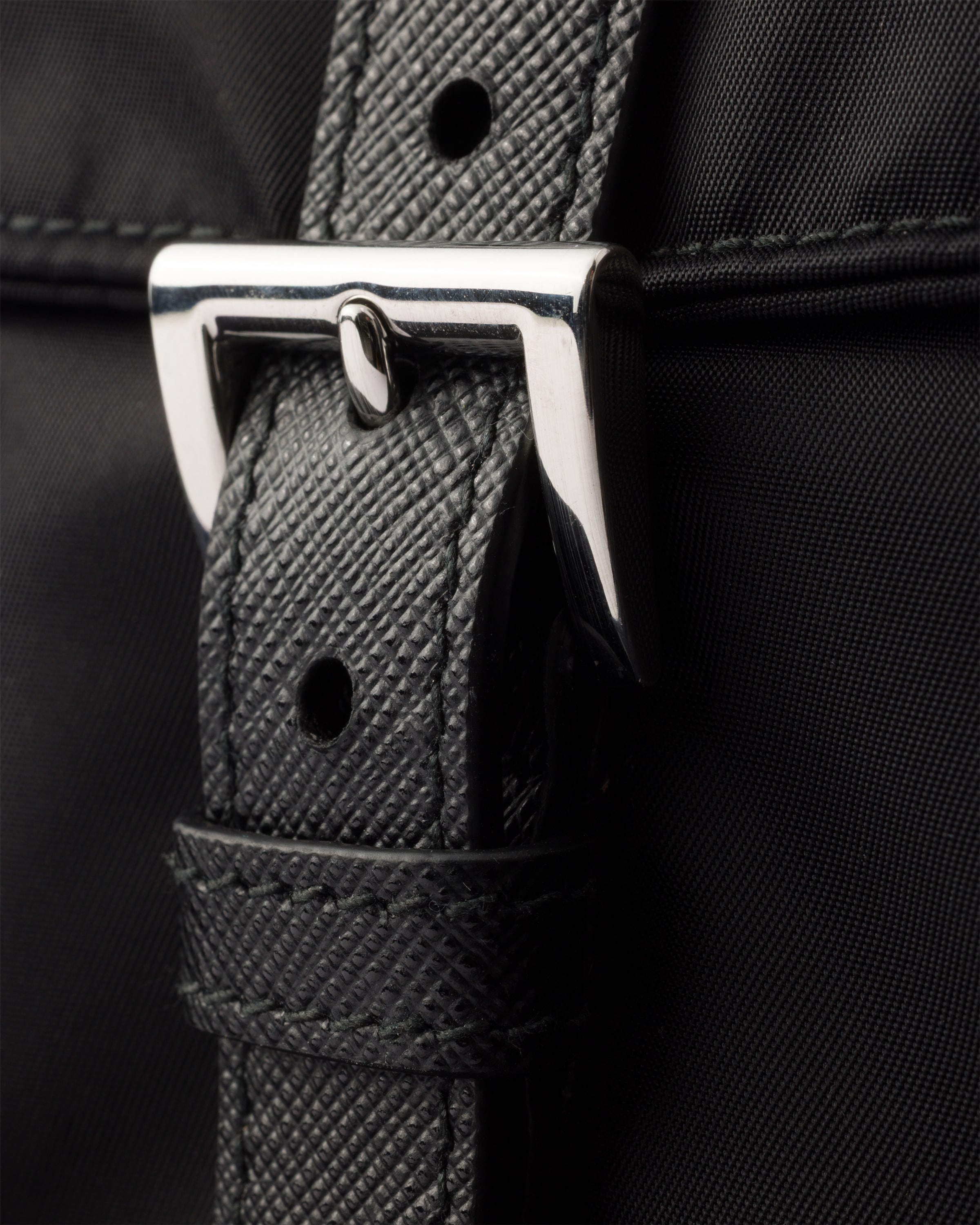 ブラック Re-nylon ショルダーバッグ | PRADA - 日本