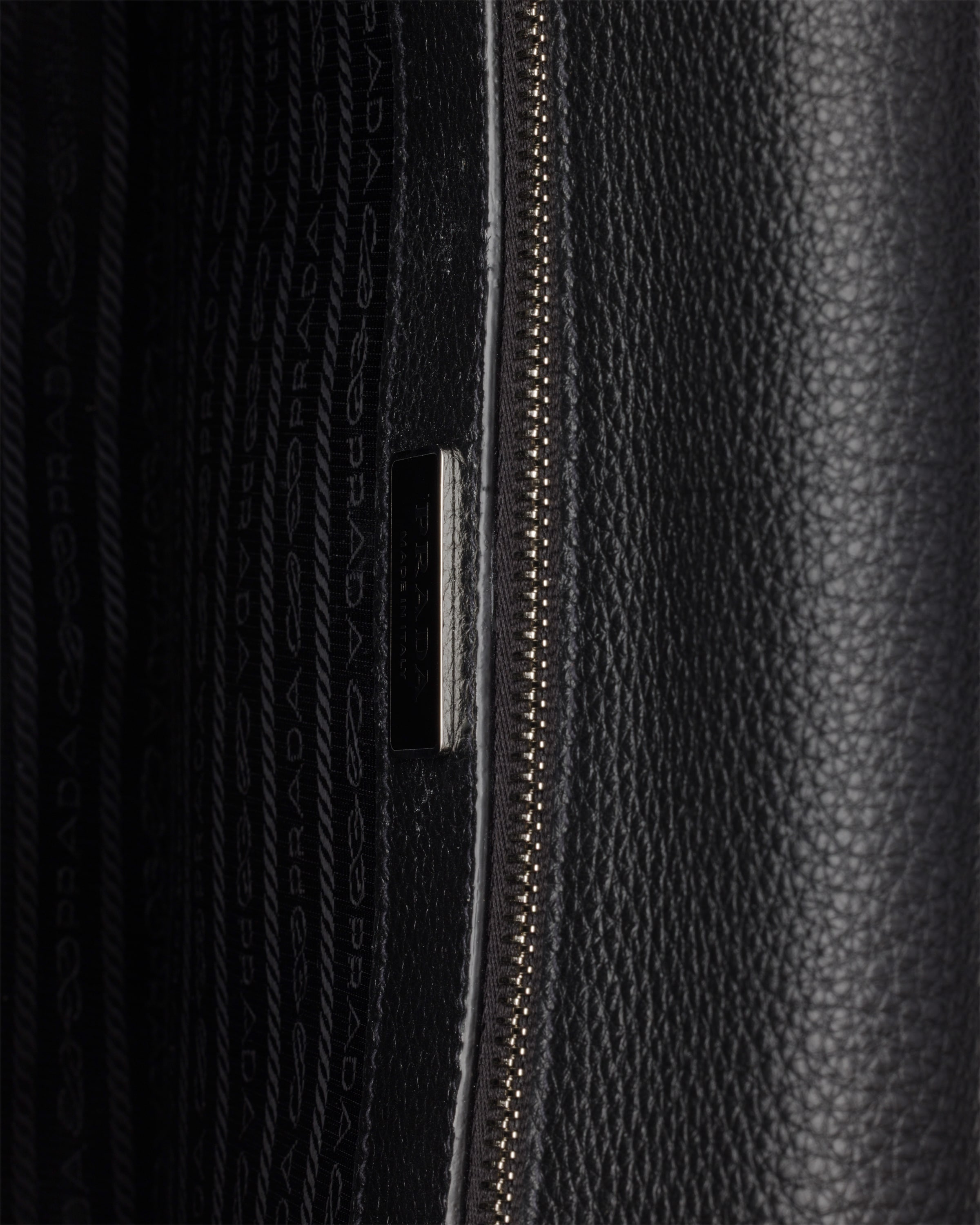 PRADA ♪ レザー ショルダーバッグ 2VD0752BBE Black Leather Shoulder Bag | PRADA