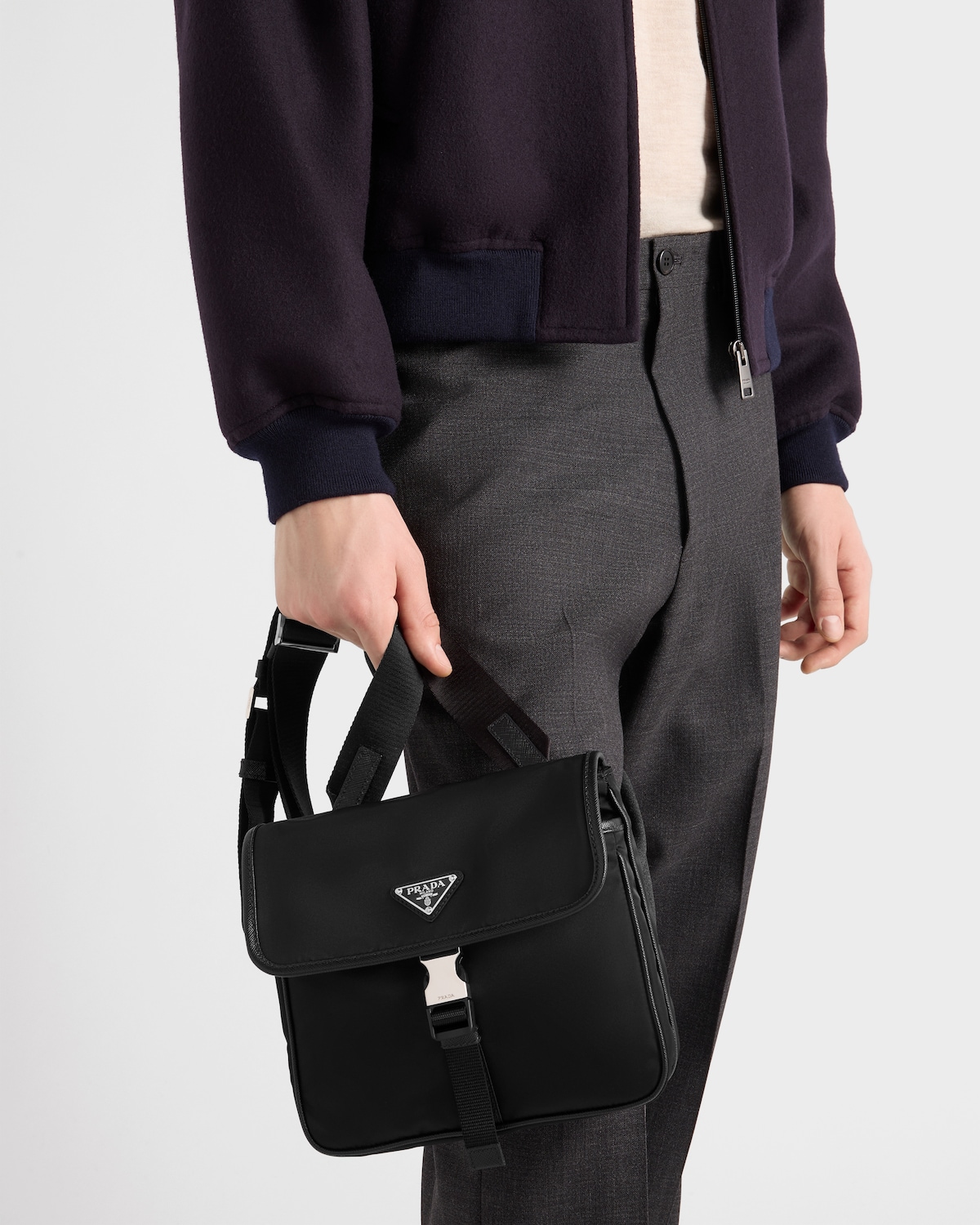 黑色 再生尼龙和Saffiano皮革单肩包 | PRADA - 中国