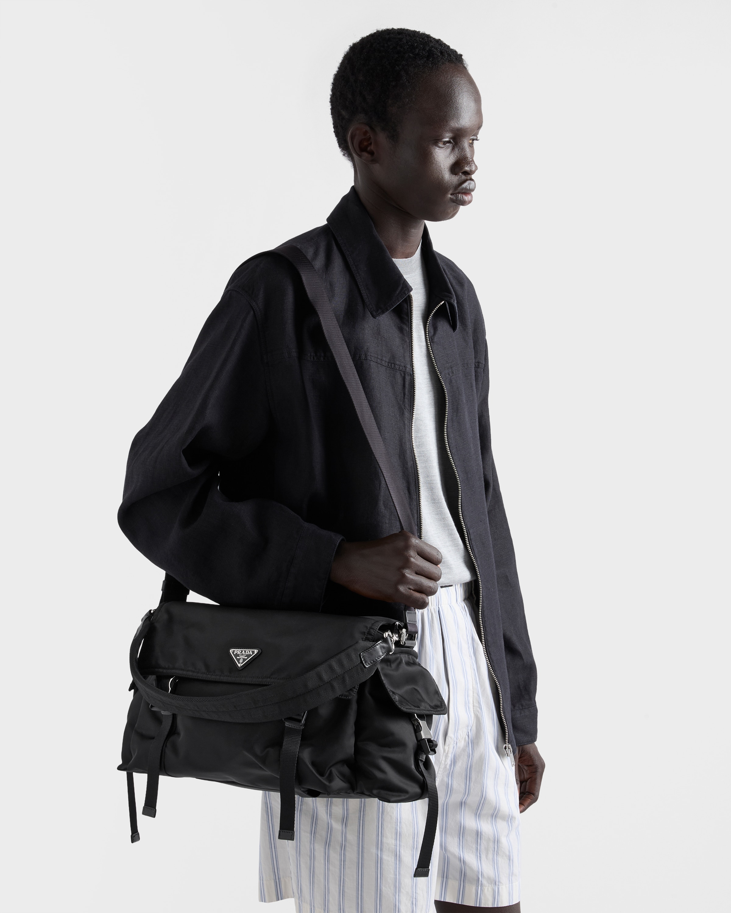 ブラック プラダ エクスプローラ Re-Nylon xレザー バッグ | PRADA - 日本