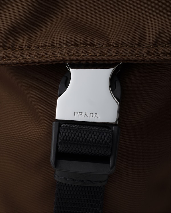 Prada Explore Re-Nylon与皮革包 - 赭褐色 Prada Explore Re-Nylon与皮革包 - 赭褐色