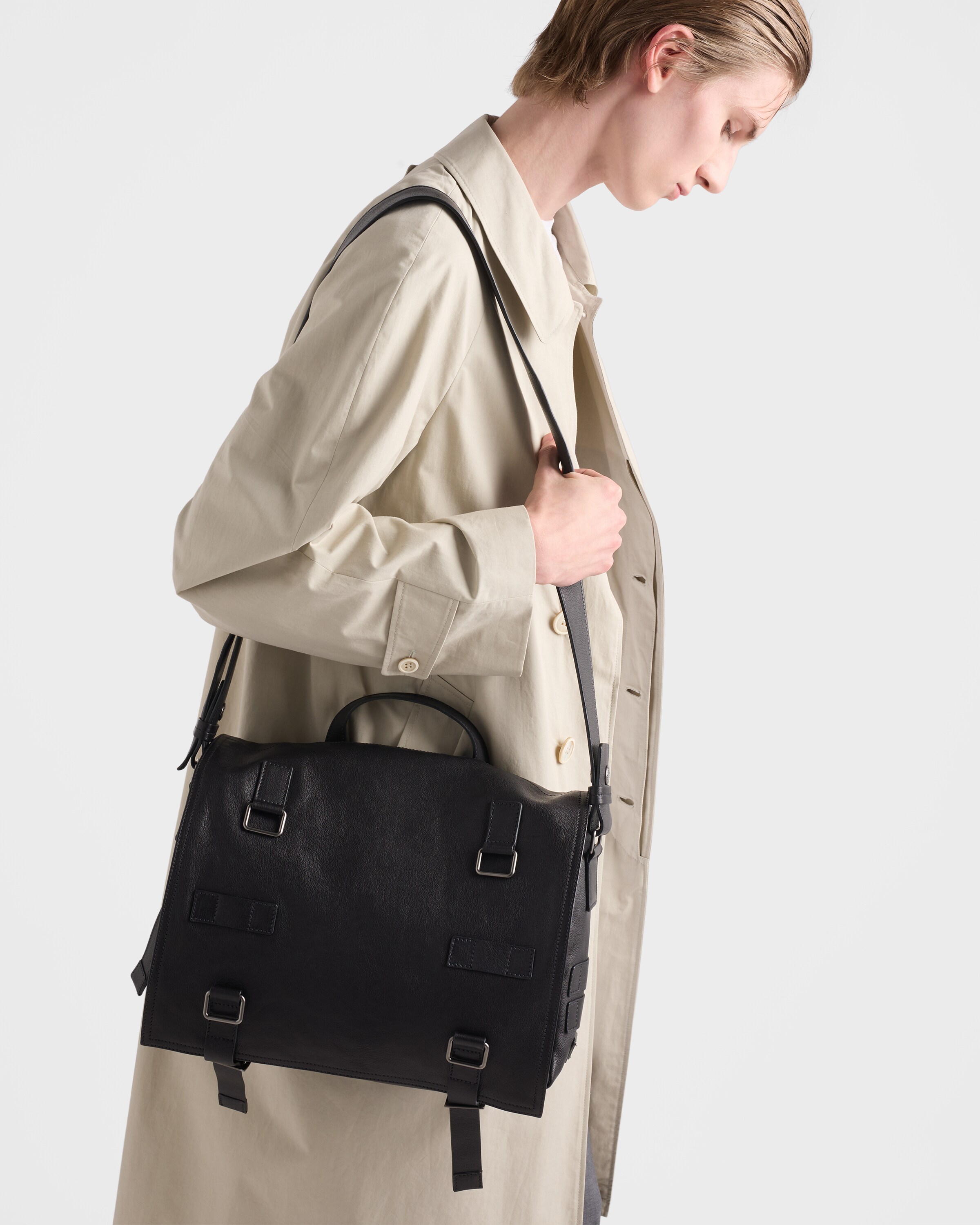 ブラック レザー メッセンジャーバッグ | PRADA