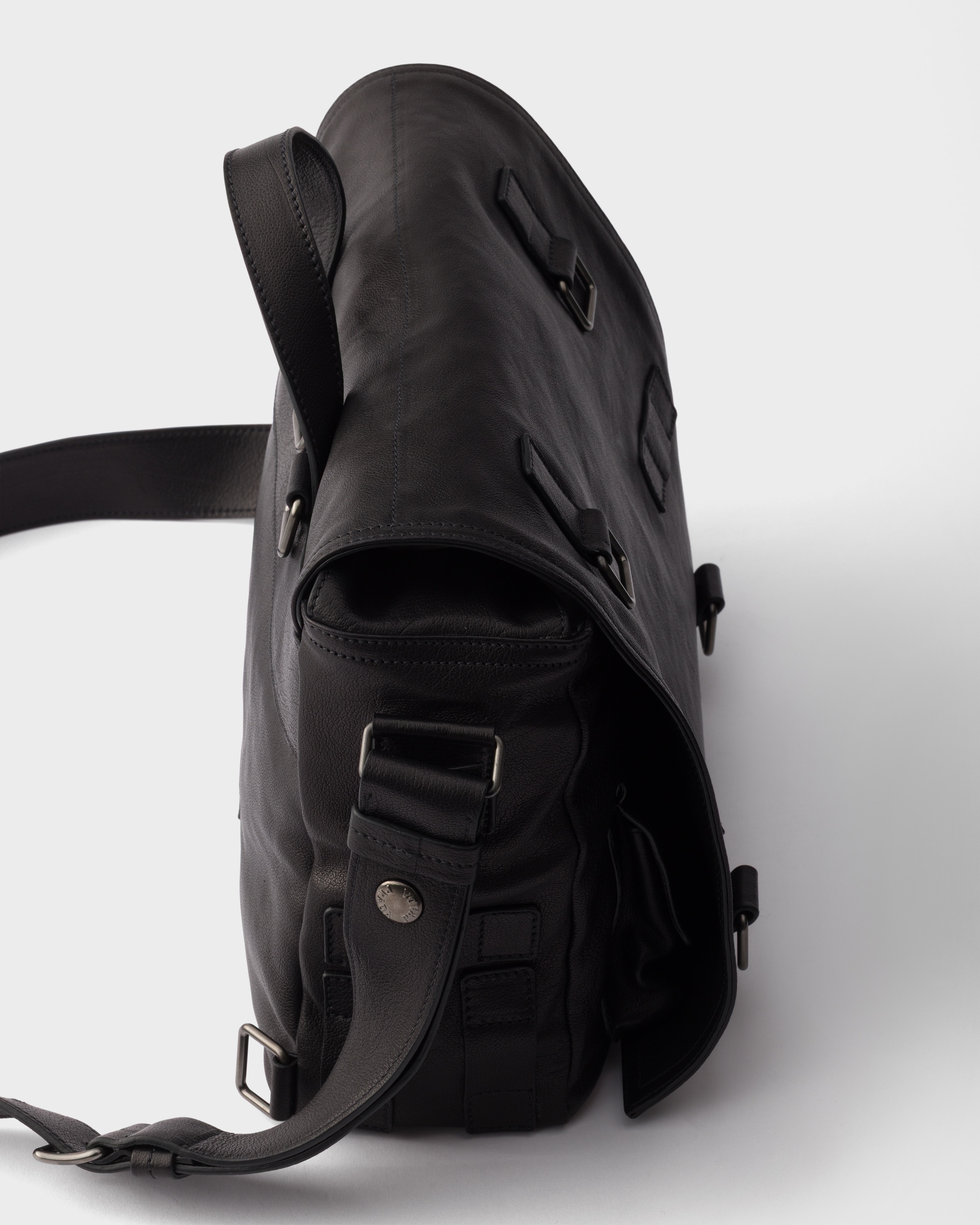 ブラック レザー メッセンジャーバッグ | PRADA