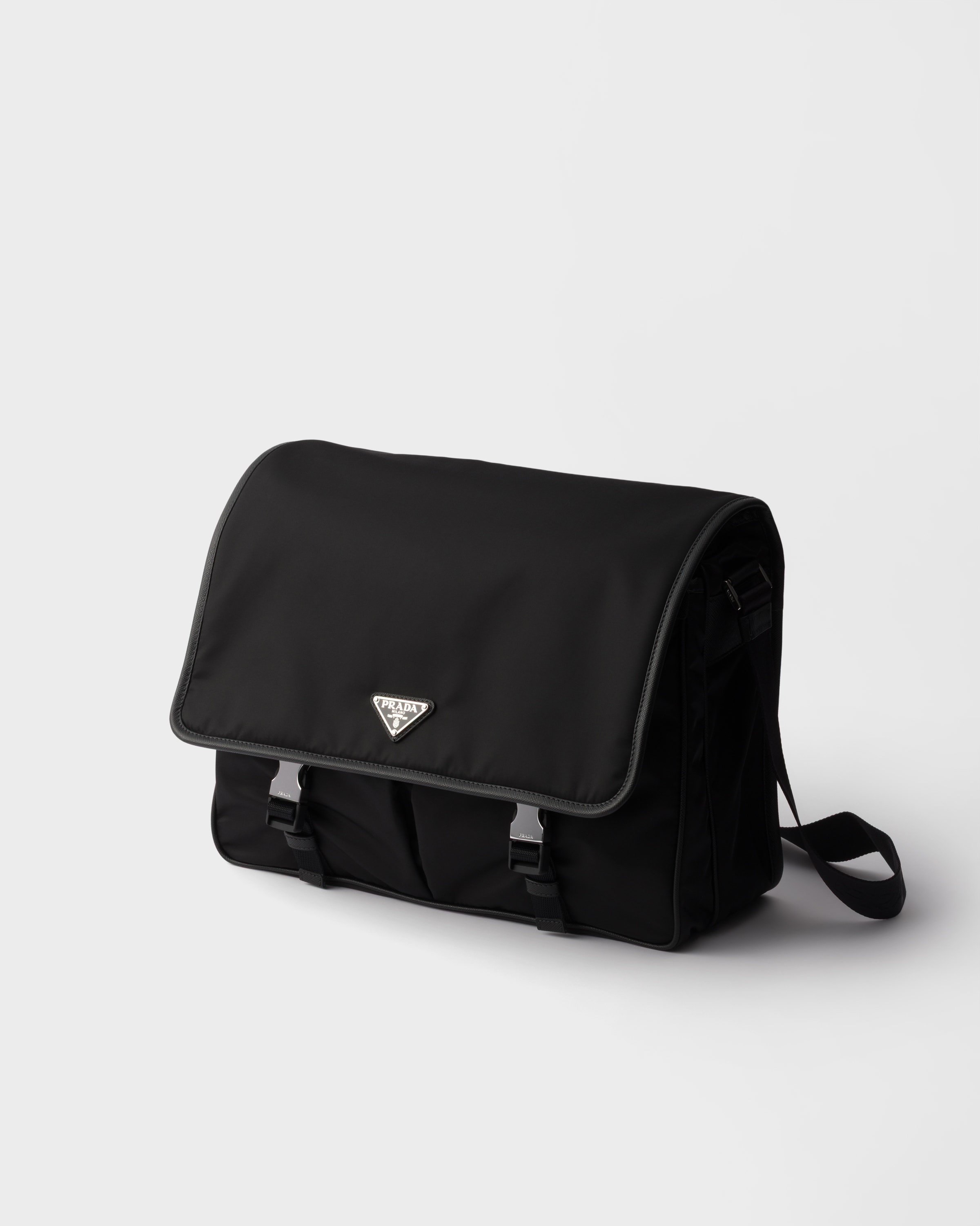 ブラック Re-Nylon xサフィアーノレザー ショルダーバッグ | PRADA - 日本
