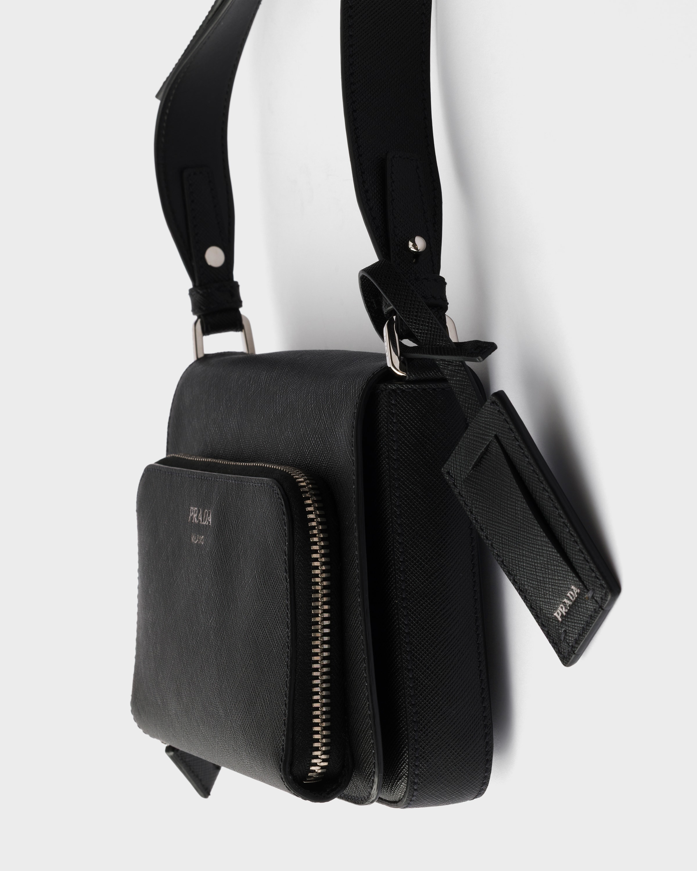 ブラック サフィアーノレザー ショルダーバッグ | PRADA - 日本