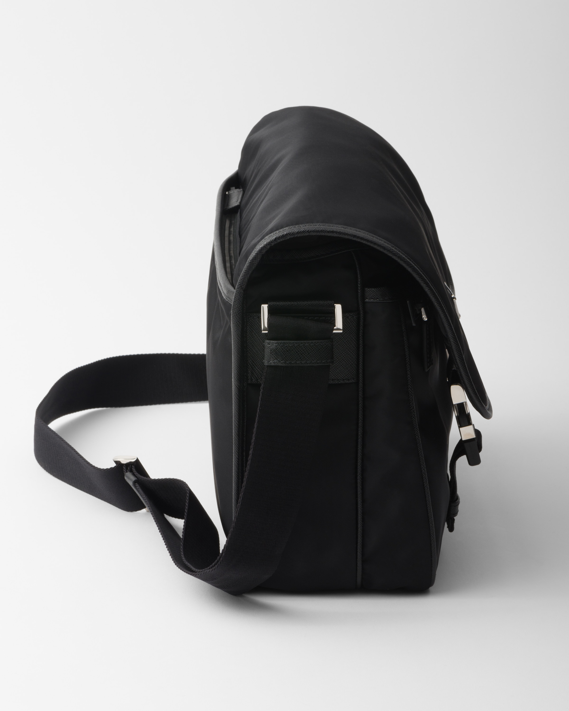 ブラック Re-Nylon xサフィアーノレザー ショルダーバッグ | PRADA