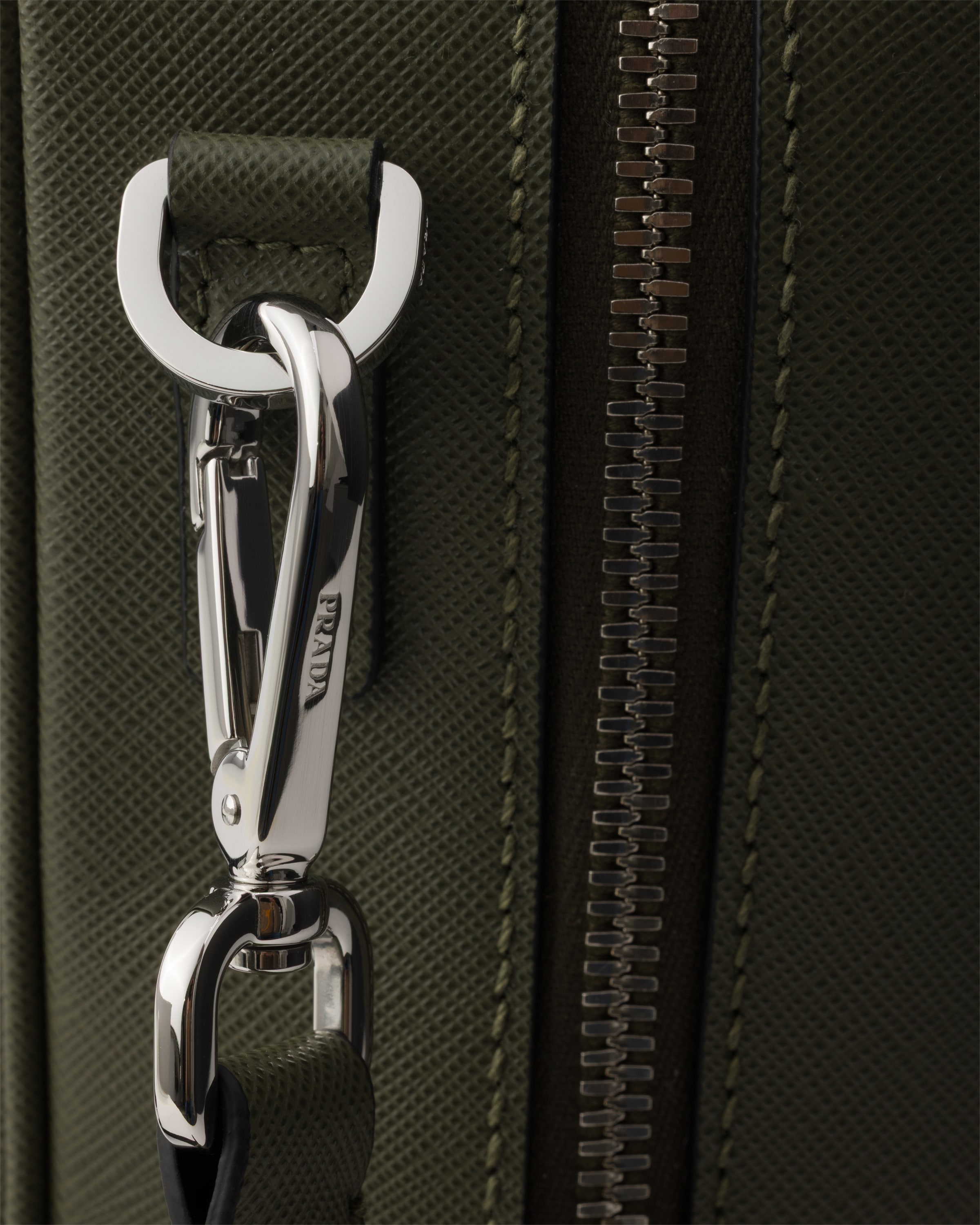 ローデングリーン サフィアーノレザー ブリーフケース | PRADA - 日本