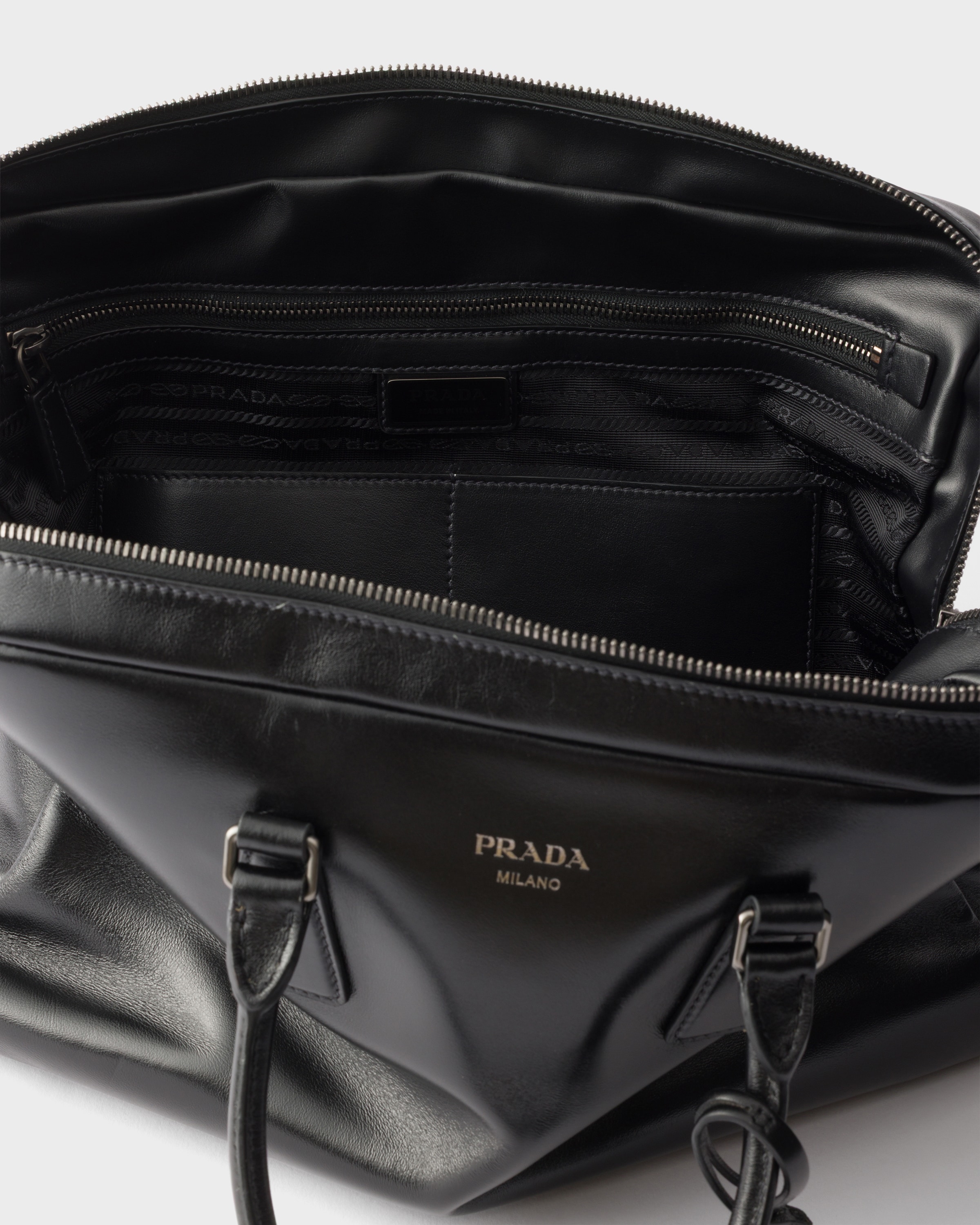 ブラック レザー ブリーフケース | PRADA - 日本