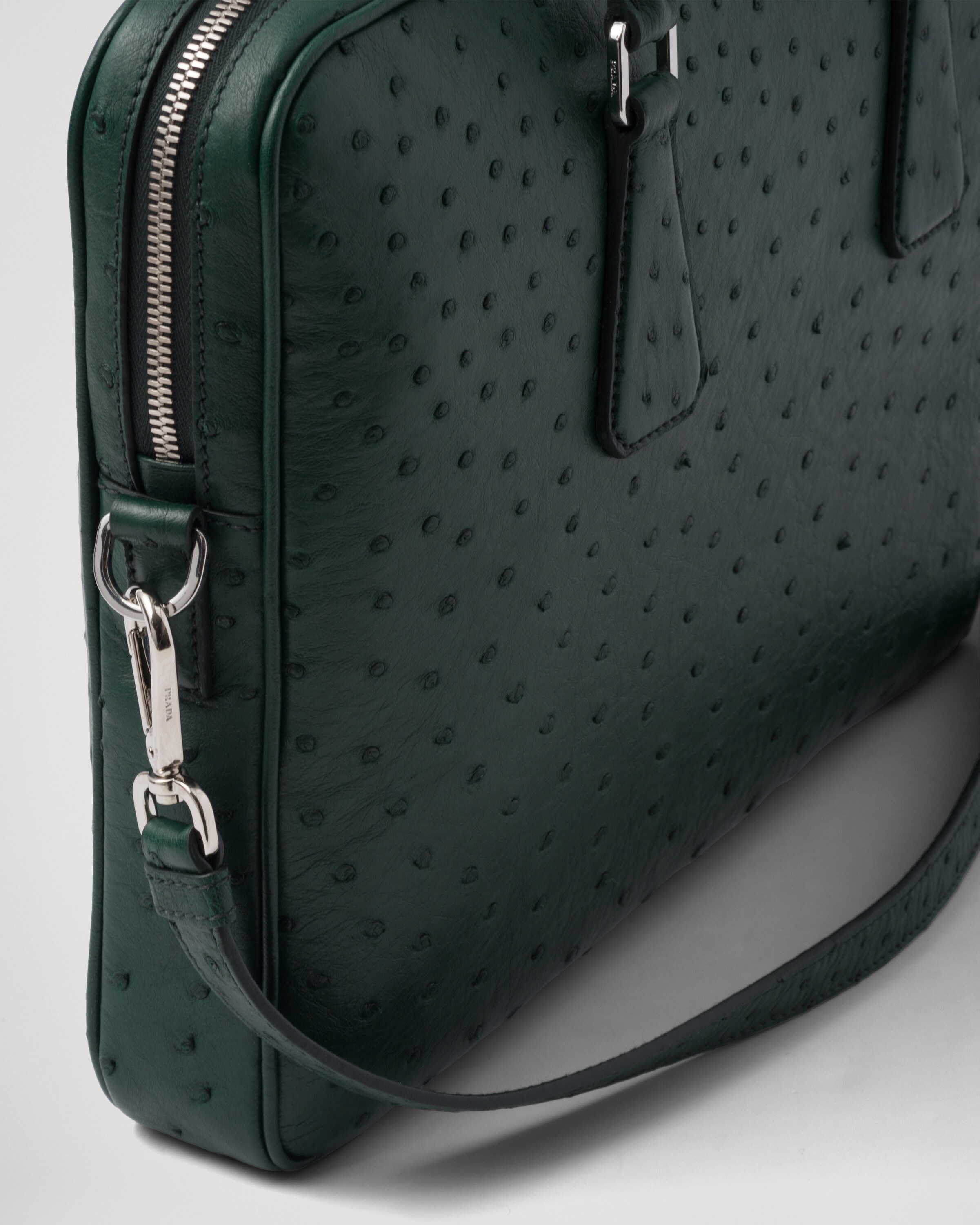 Prada حقيبة ملفات من جلد النعام 7