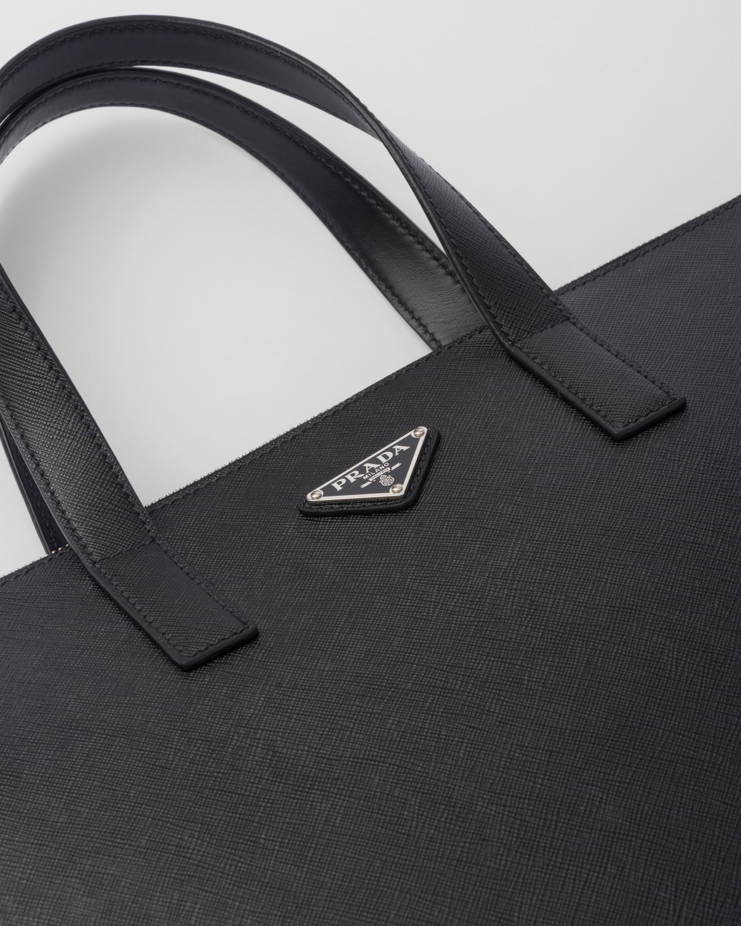 ブラック サフィアーノレザー トートバッグ | PRADA
