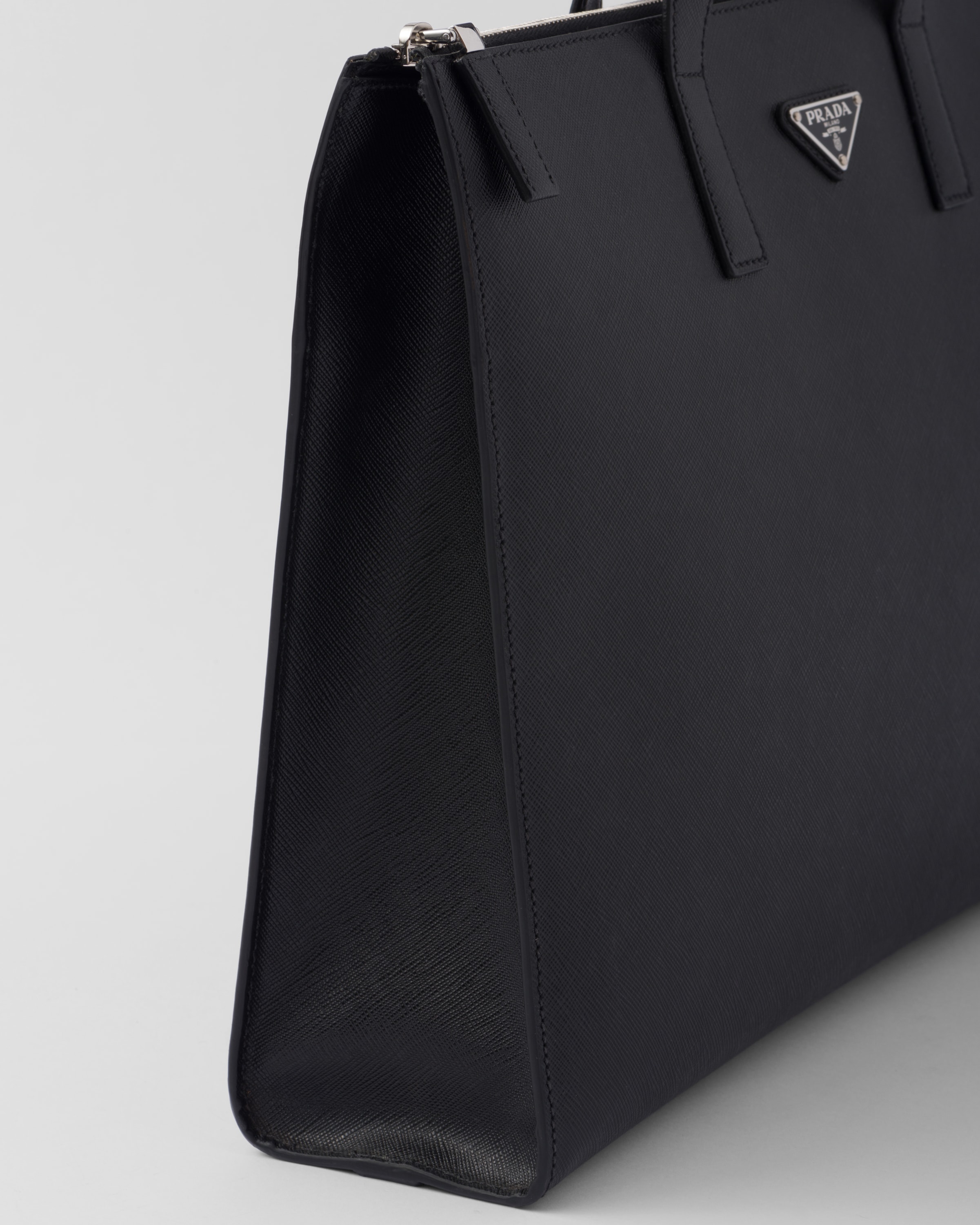 ブラック サフィアーノレザー トートバッグ | PRADA