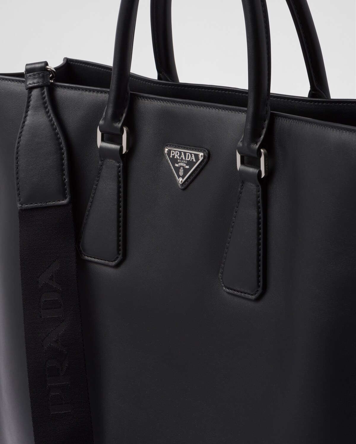 黑色 肩带式皮革托特包 | PRADA