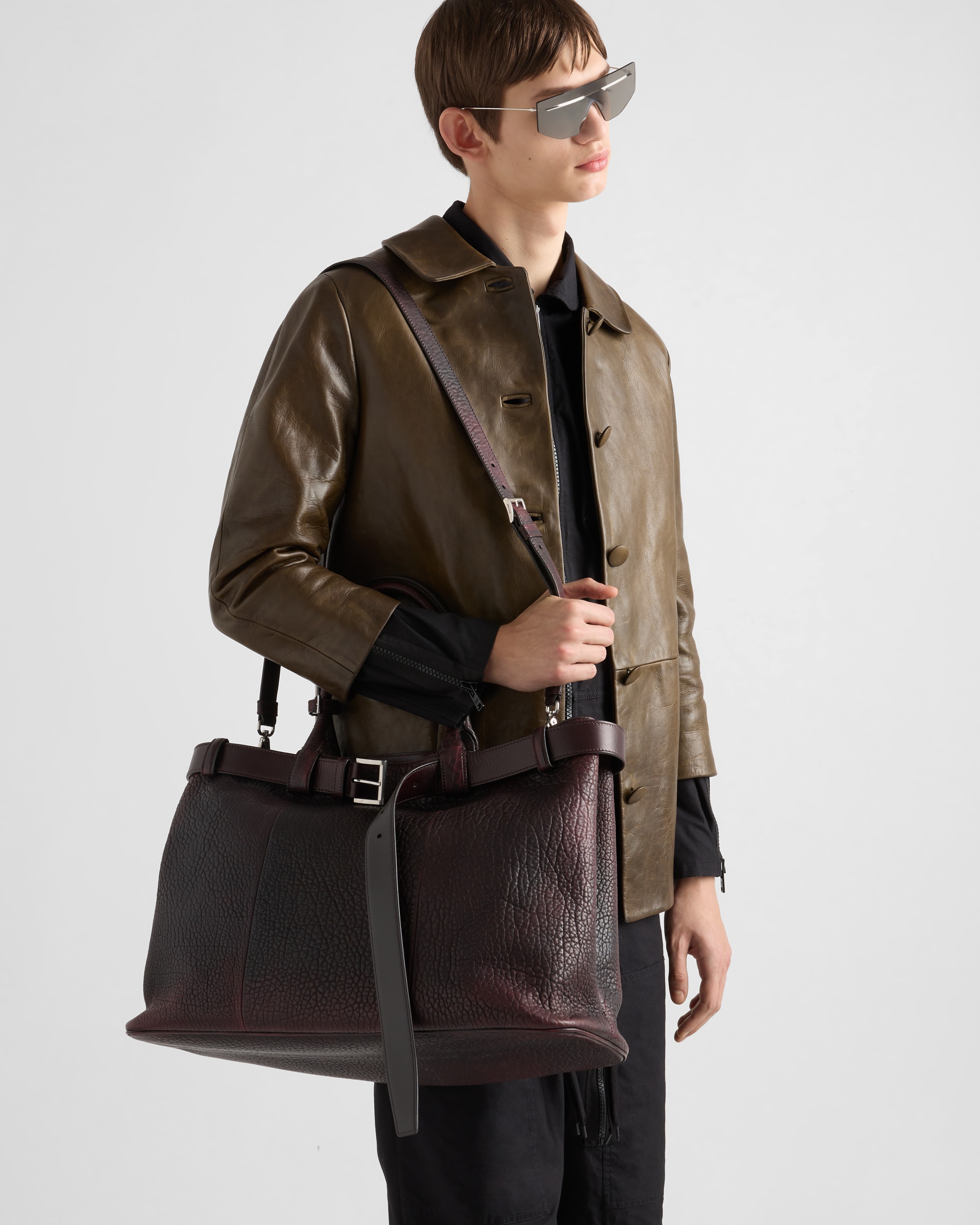 ダークレッドブラウン プラダ バックル ナッパレザー バッグ | PRADA