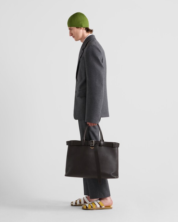 Sac Prada Buckle en cuir avec ceinture Sac Prada Buckle en cuir avec ceinture