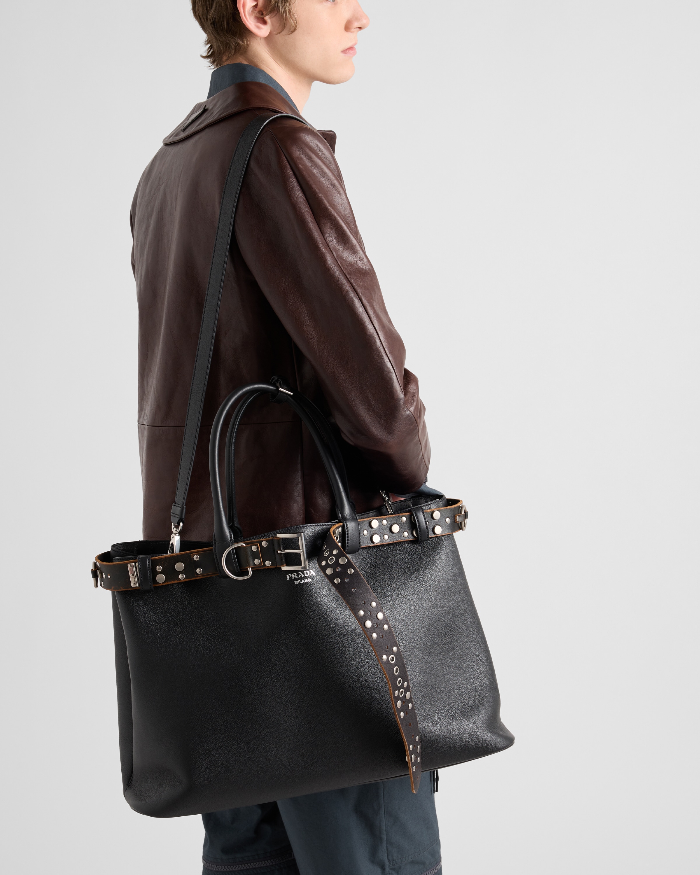 PRADA【入手困難】☆ベルト付 プラダ バックル レザー バッグ