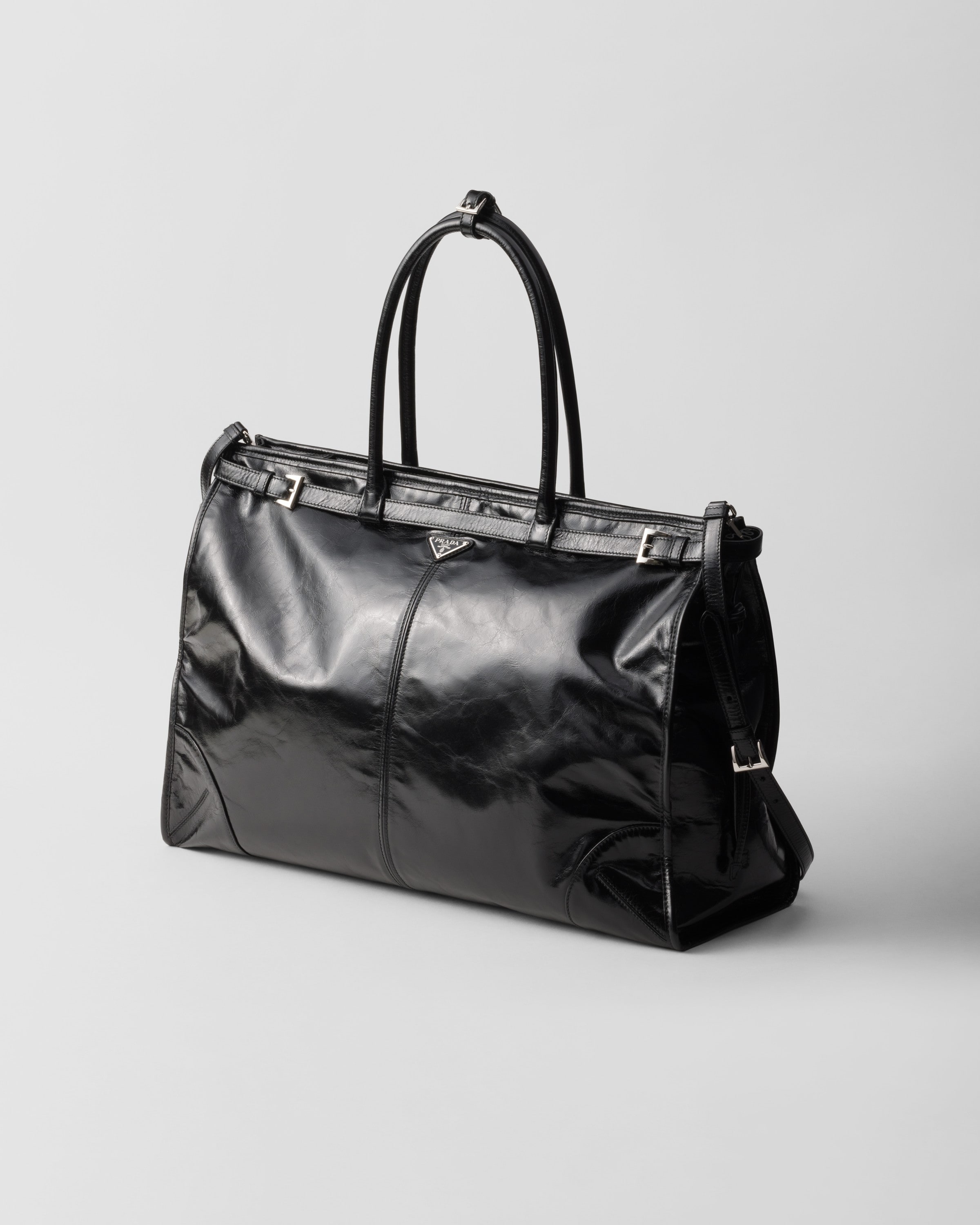Prada Triangle-logo Leather Tote Bag In Schwarz