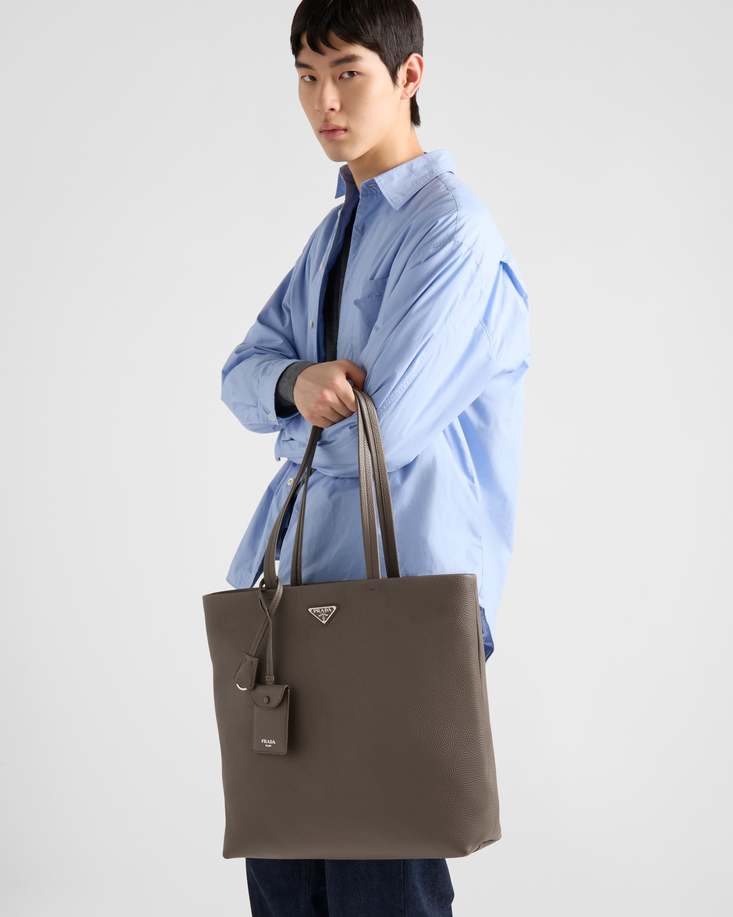 2025-25 秋冬新作  グレーブラウン レザー PRADA | トートバッグ バッグ