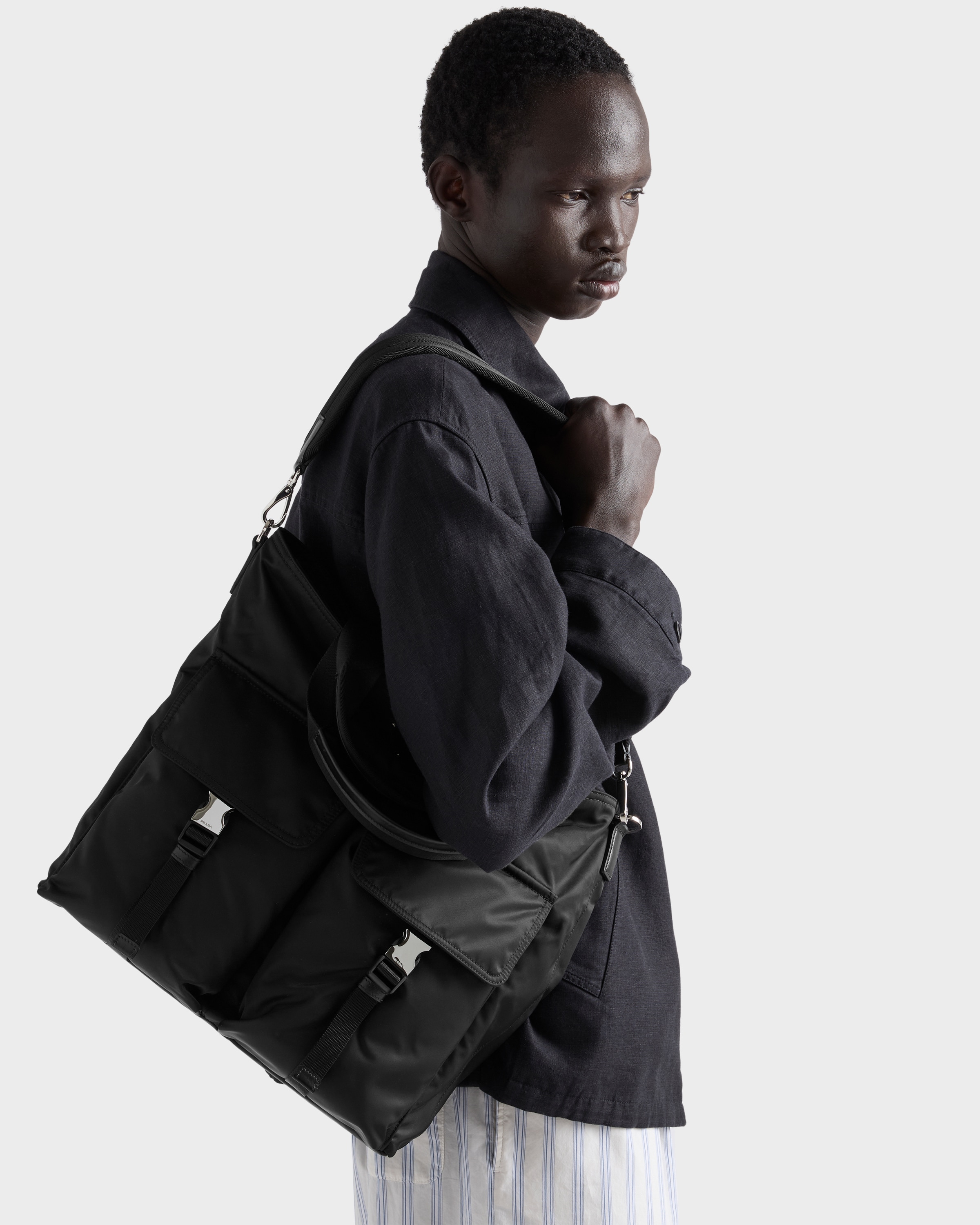 ブラック プラダ エクスプローラ Re-Nylon レザー トートバッグ