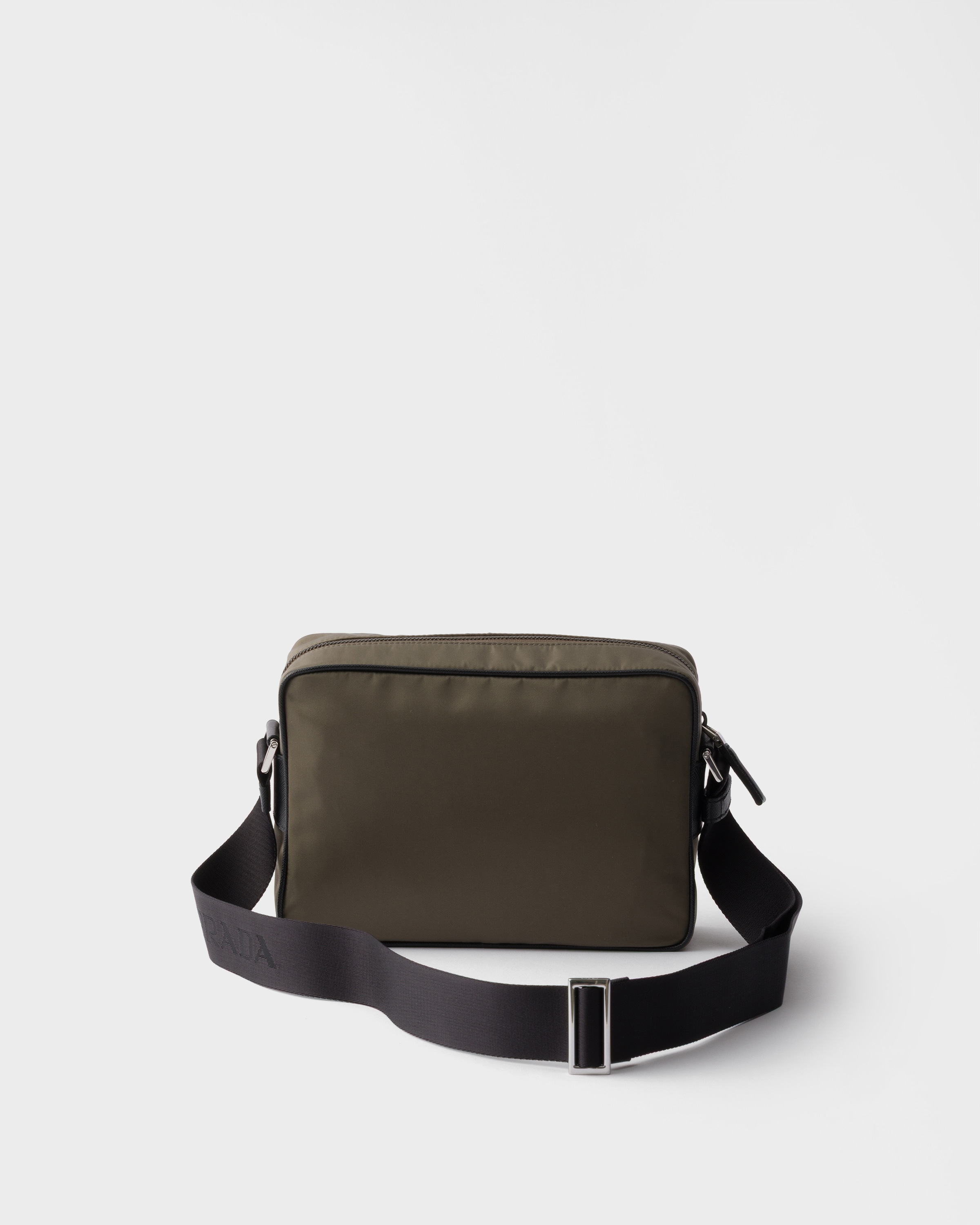スモーキーグレー Re-nylon Xサフィアーノレザー ショルダーバッグ