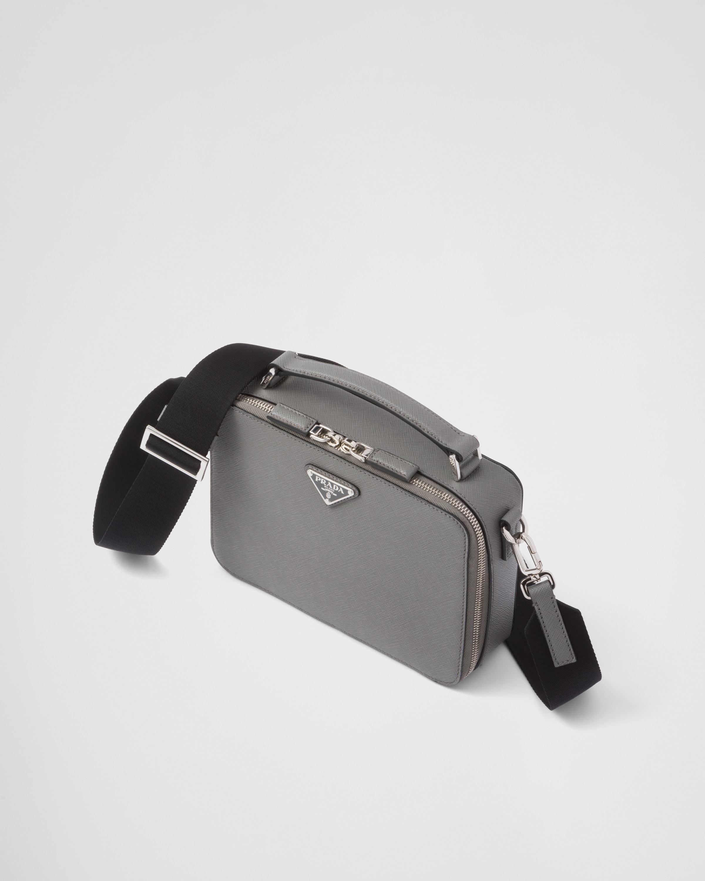 ライトグレー プラダ ブリック サフィアーノレザーバッグ | PRADA