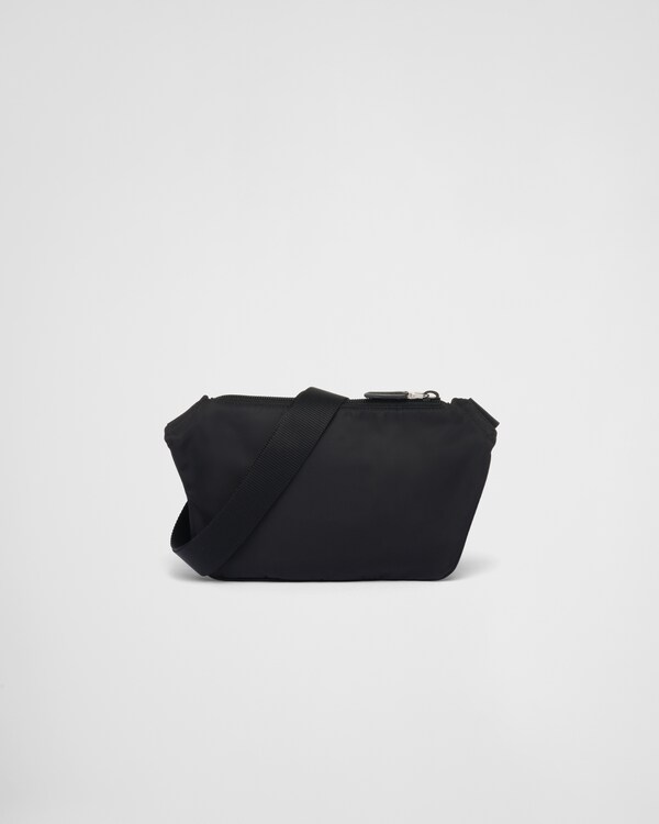 حقيبة كتف من قماش نايلون معاد تدويره وجلد سافيانو حقيبة كتف من قماش نايلون معاد تدويره وجلد سافيانو