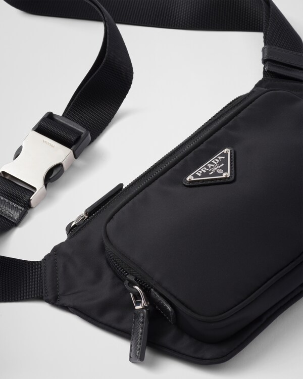 حقيبة كتف من قماش نايلون معاد تدويره وجلد سافيانو حقيبة كتف من قماش نايلون معاد تدويره وجلد سافيانو