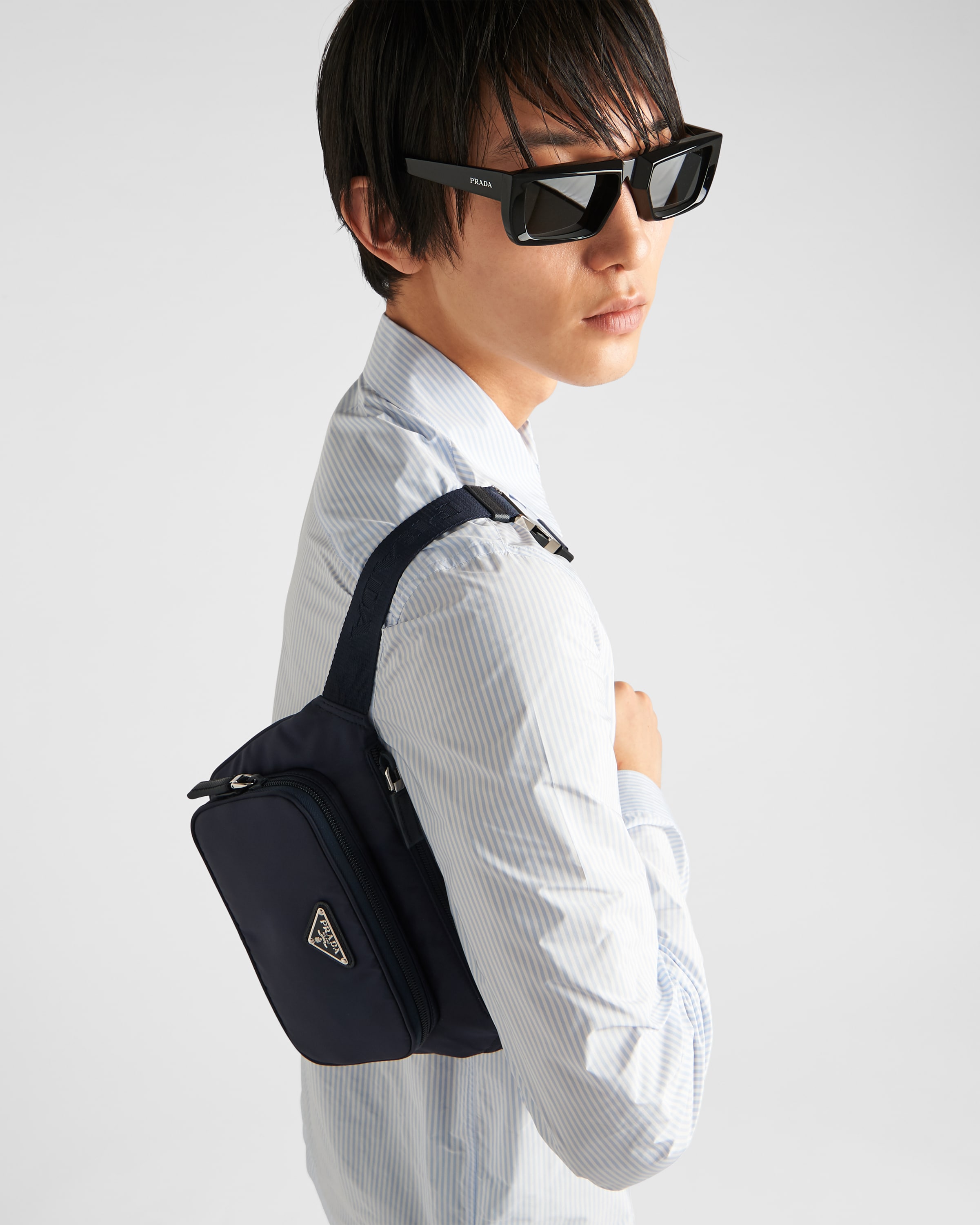 ネイビー Re-Nylon xサフィアーノレザー ショルダーバッグ | PRADA