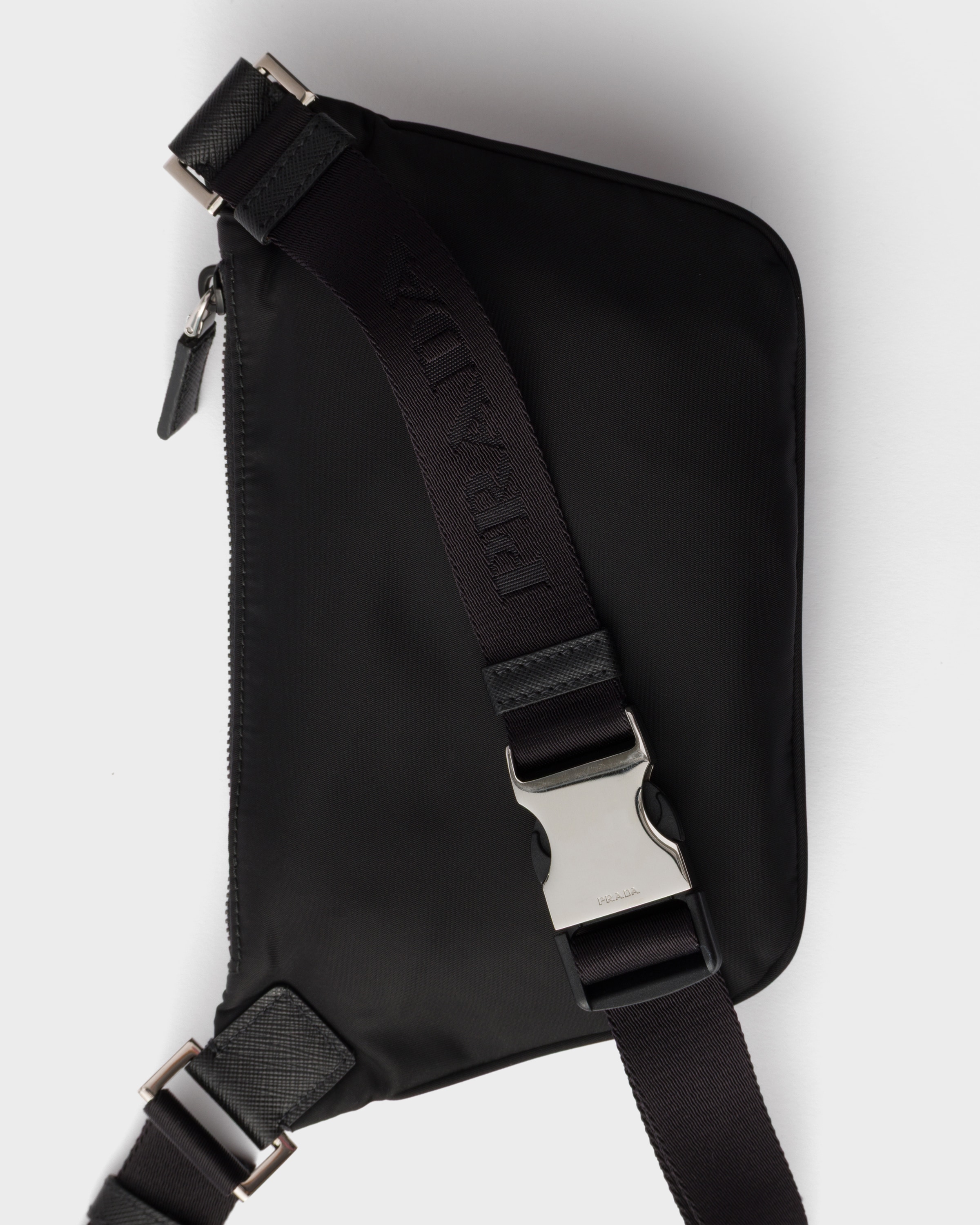 ブラック Re-nylon Xサフィアーノレザー ショルダーバッグ | PRADA - 日本