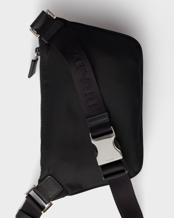 Sac porté épaule en Re-Nylon et cuir Saffiano - Noir Sac porté épaule en Re-Nylon et cuir Saffiano - Noir